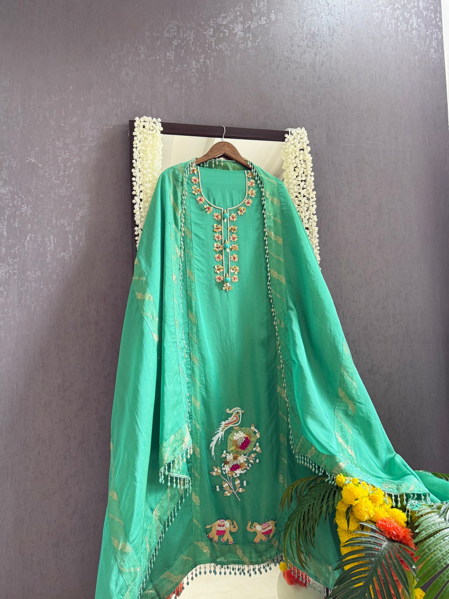 Luxurious elephants Handwork suit