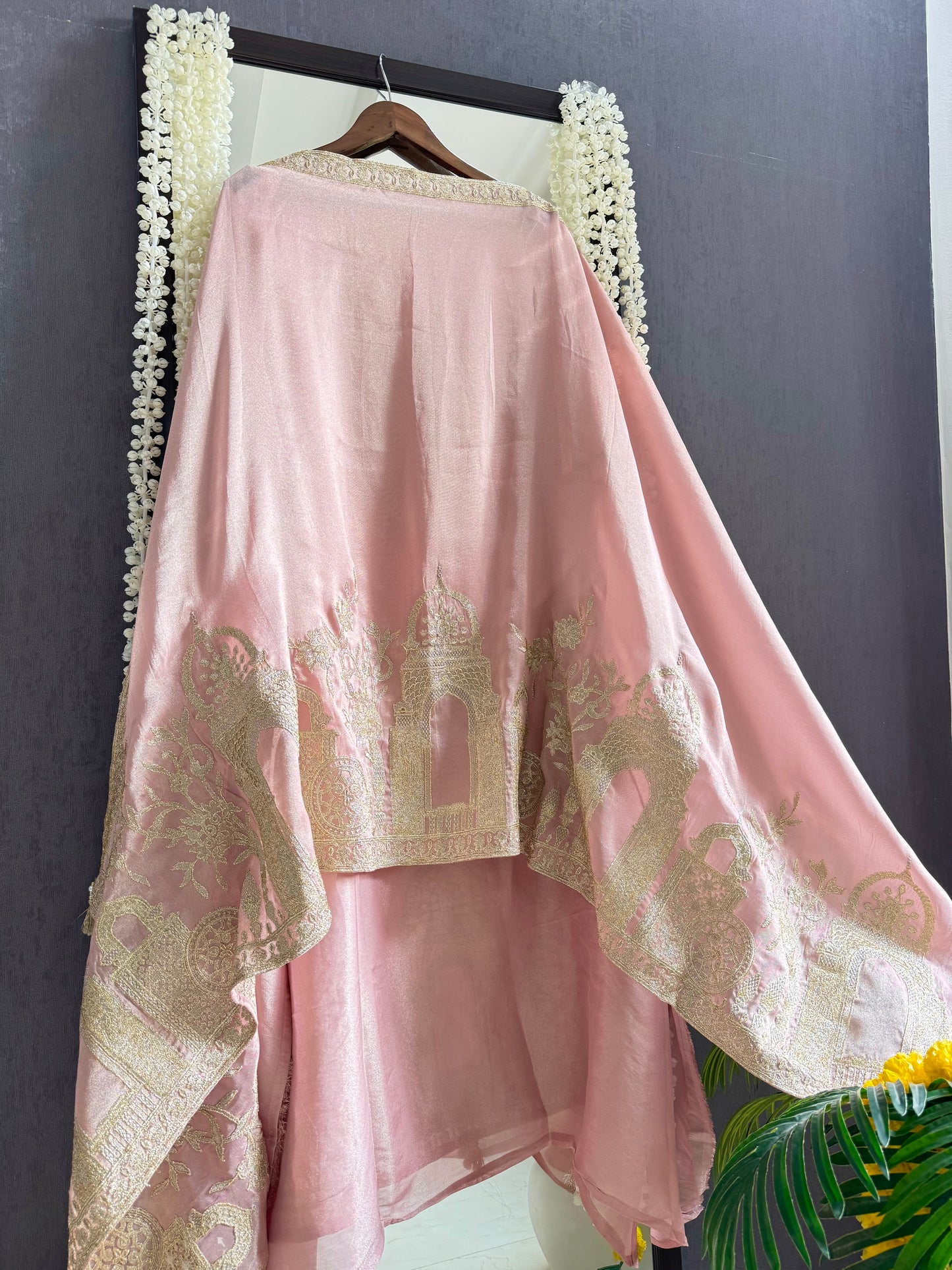 Luxurious temple pitta work suit