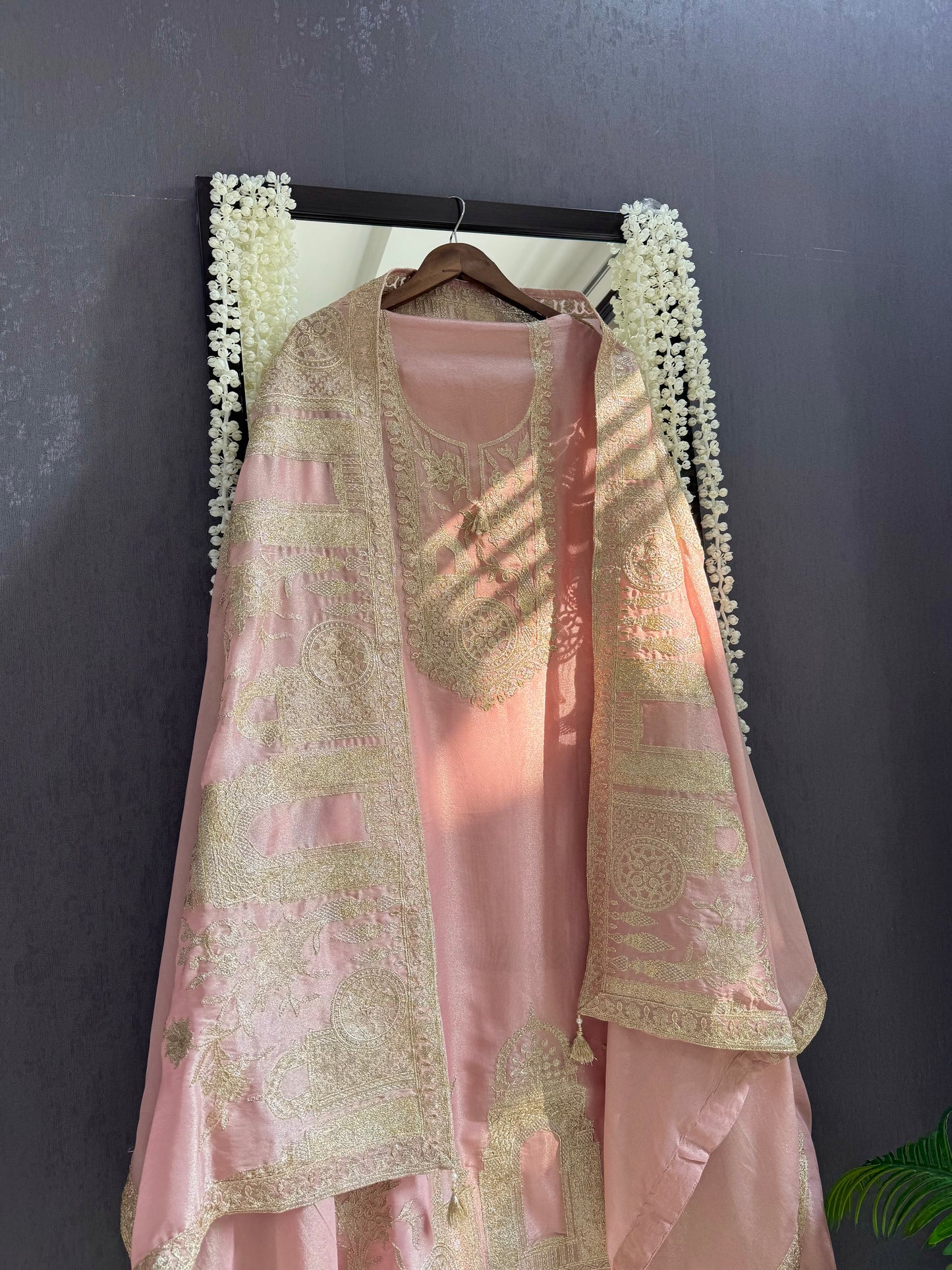 Luxurious temple pitta work suit