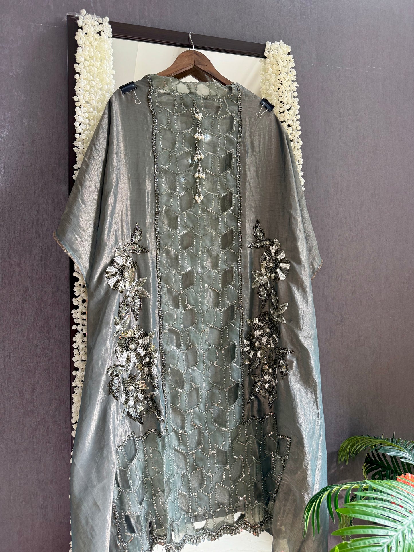 Luxurious cutwork Tissue silk suit