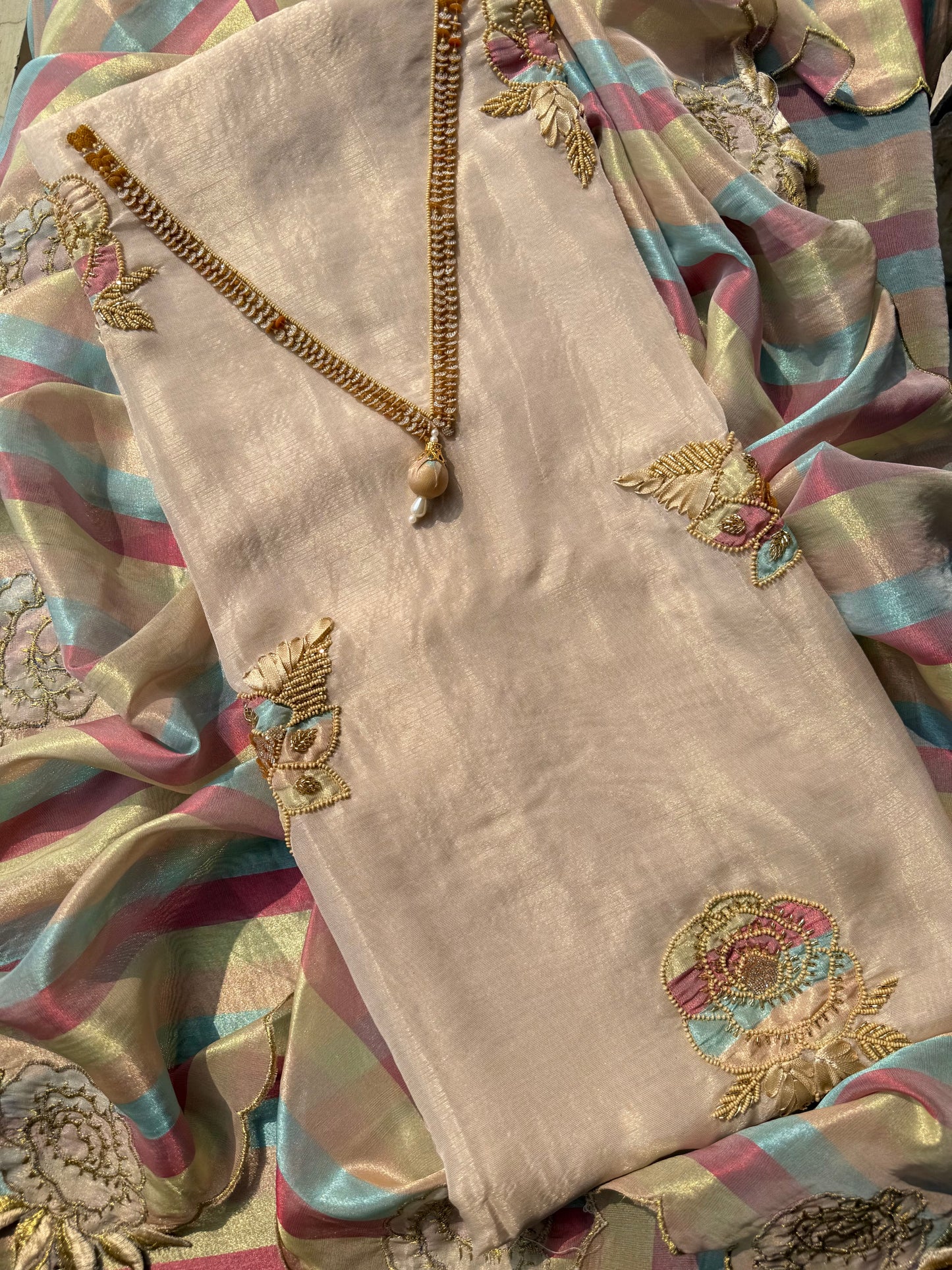 Luxurious roses appliqué handwork suit