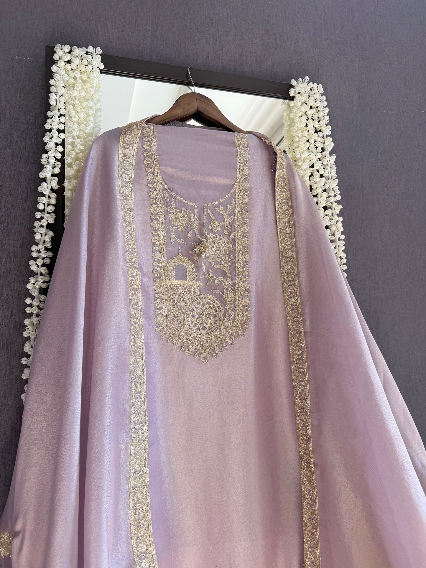 Luxurious temple pitta work suit