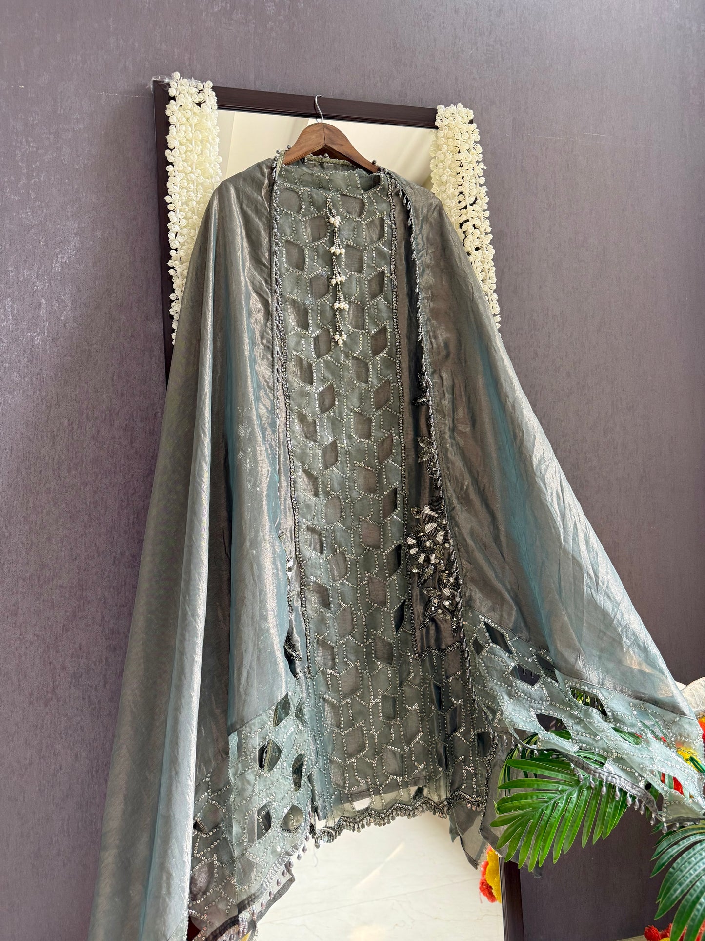 Luxurious cutwork Tissue silk suit