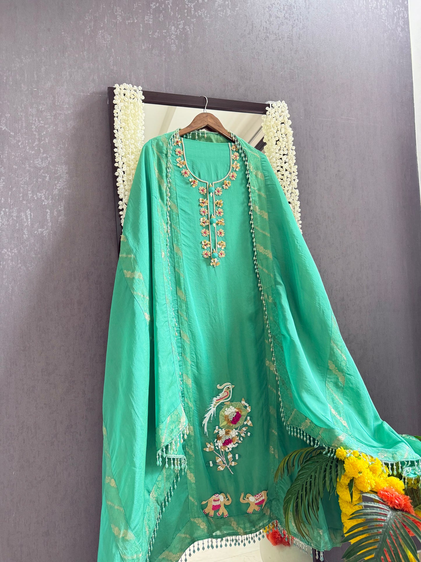 Luxurious elephants Handwork suit