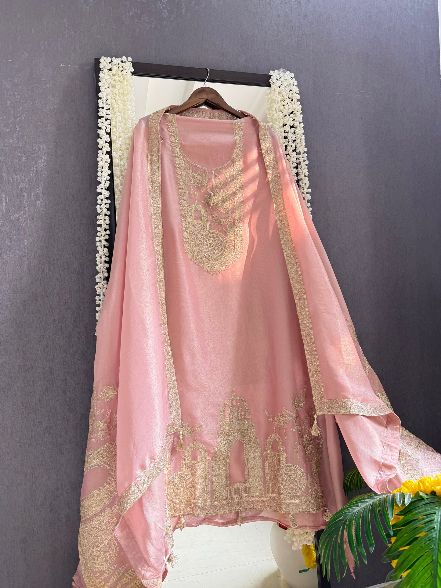 Luxurious temple pitta work suit