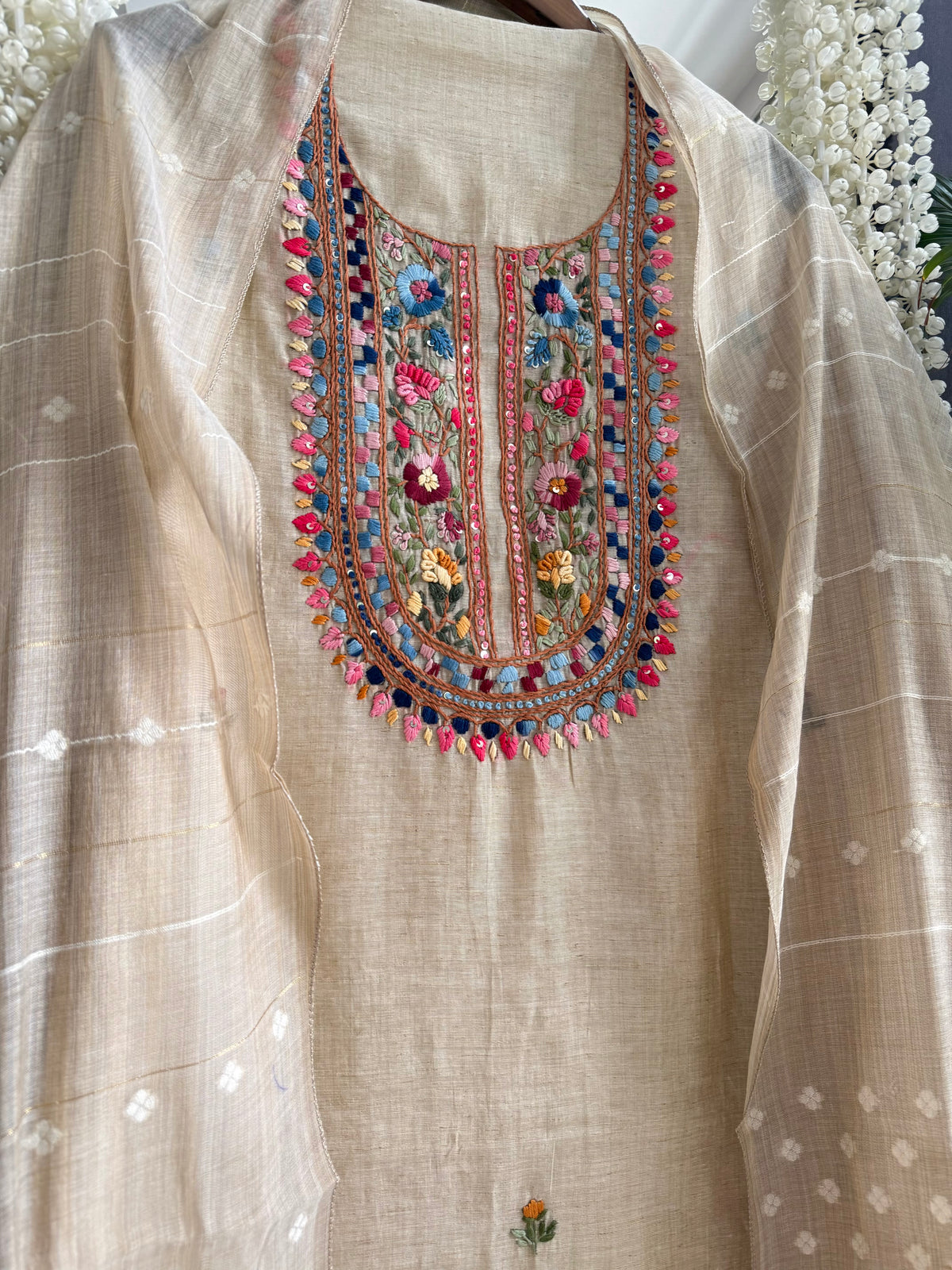 Linen frenchknot suit