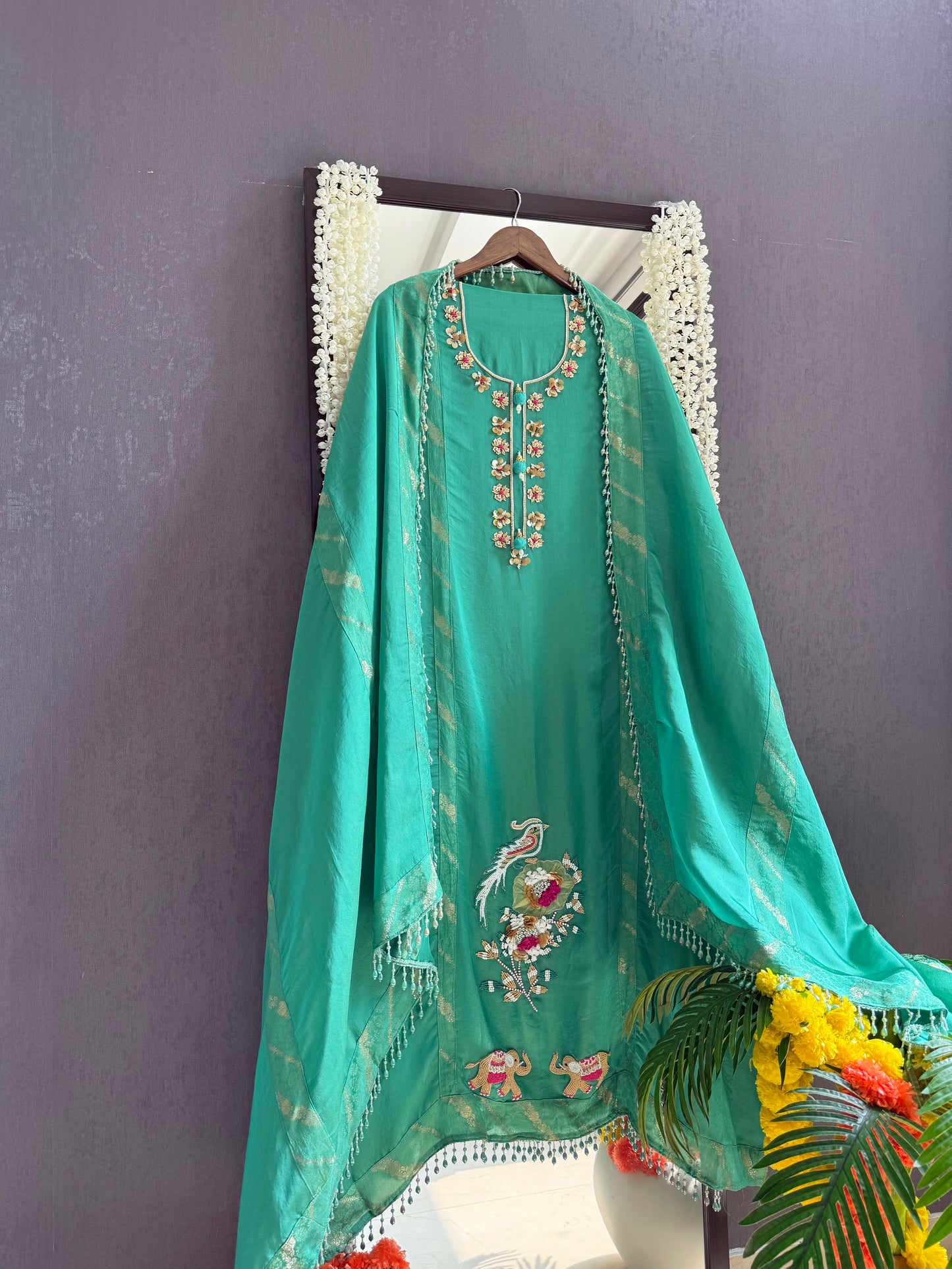 Luxurious elephants Handwork suit