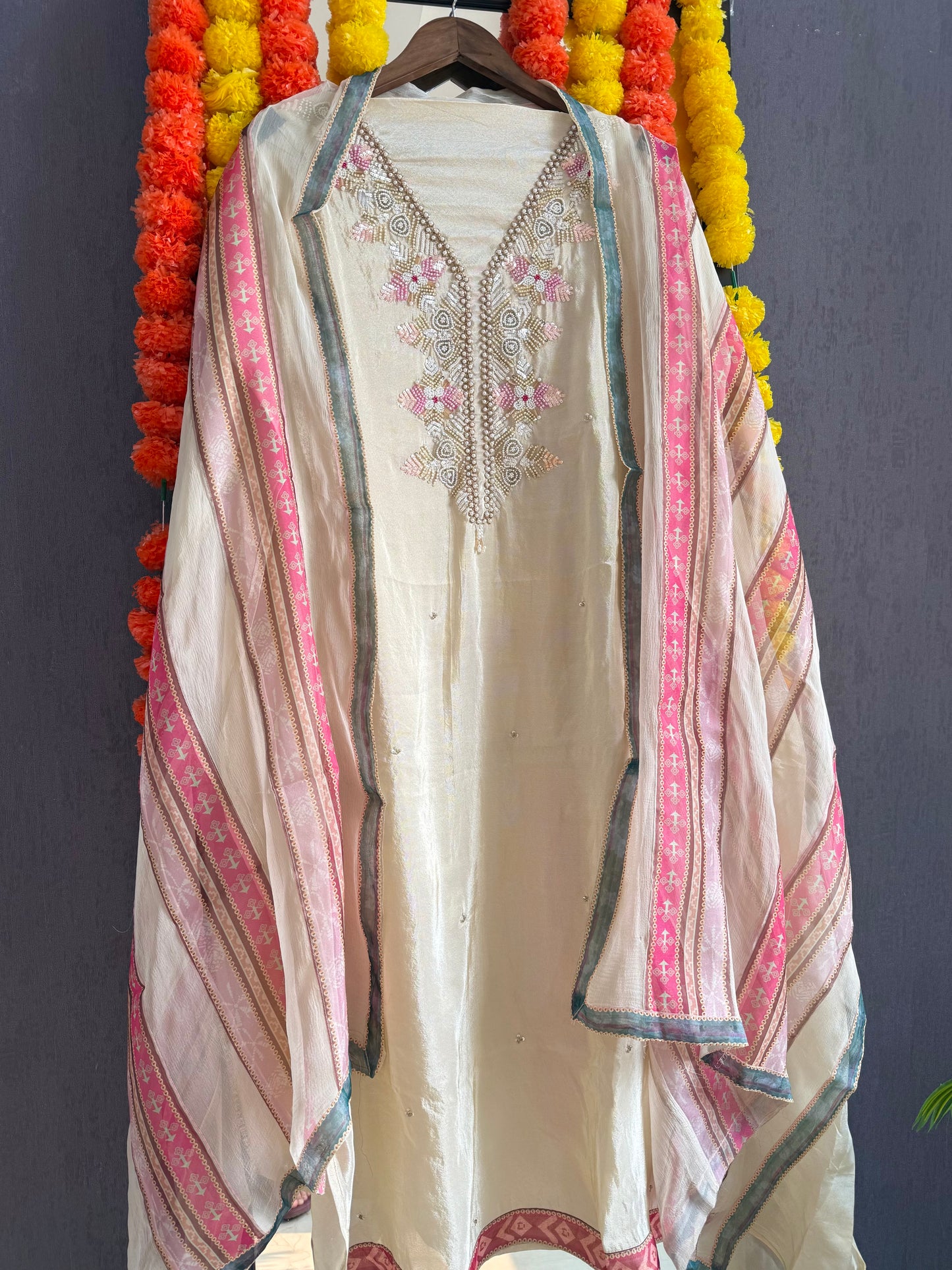 Tissue silk handwork suit