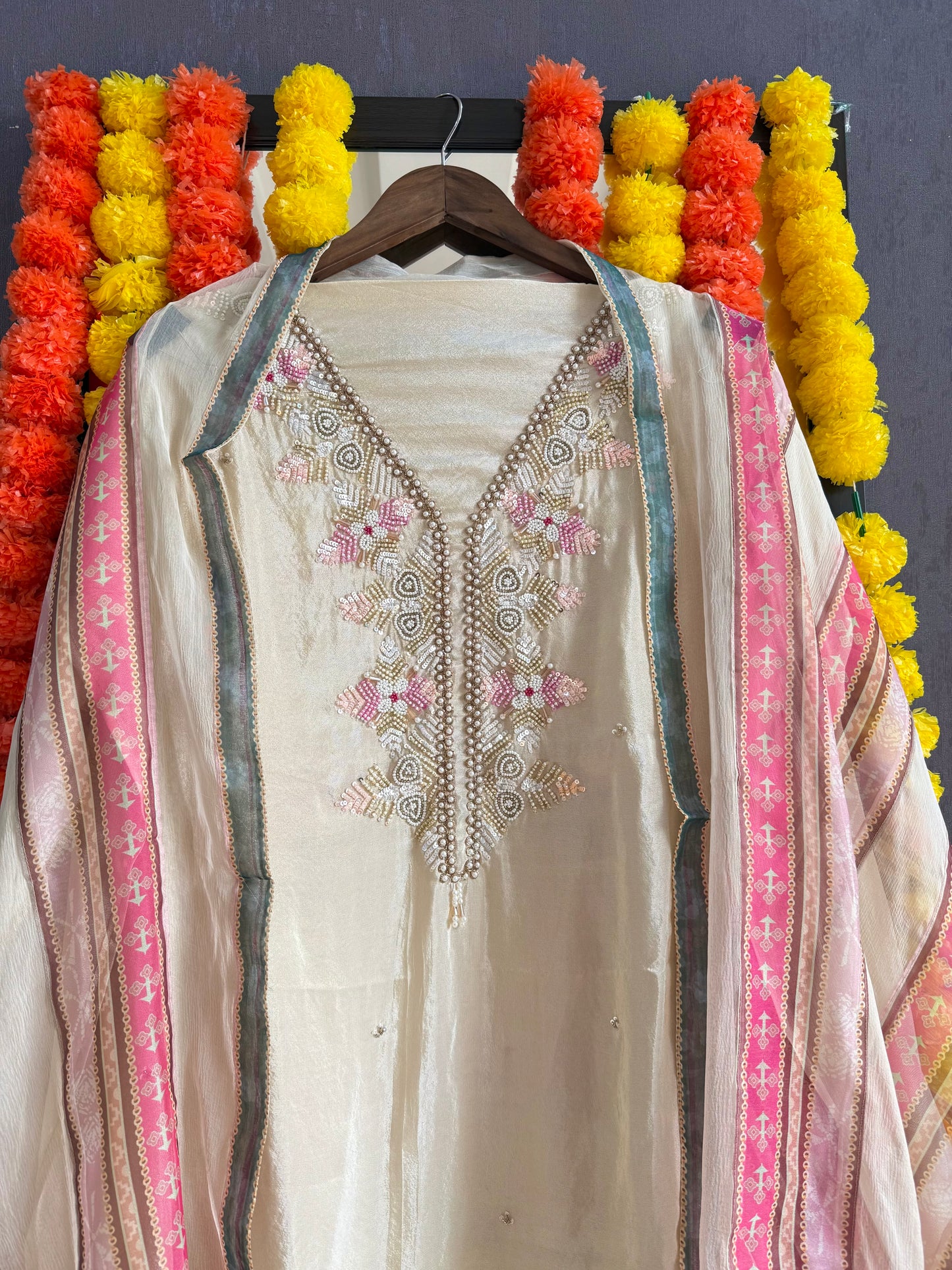 Tissue silk handwork suit