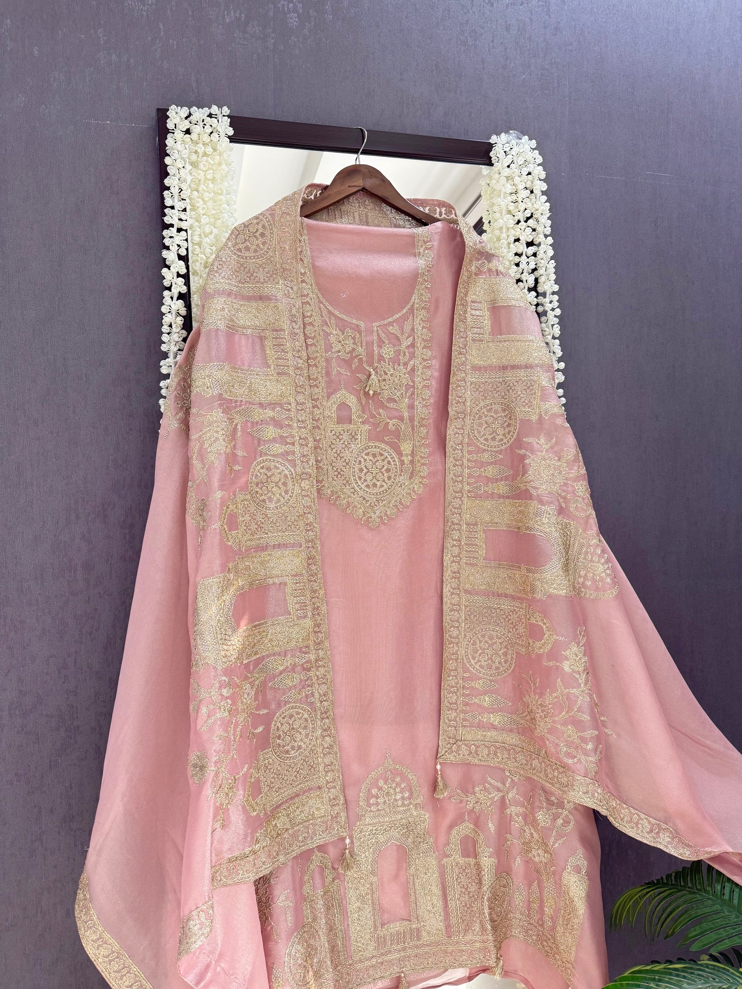 Luxurious temple pitta work suit