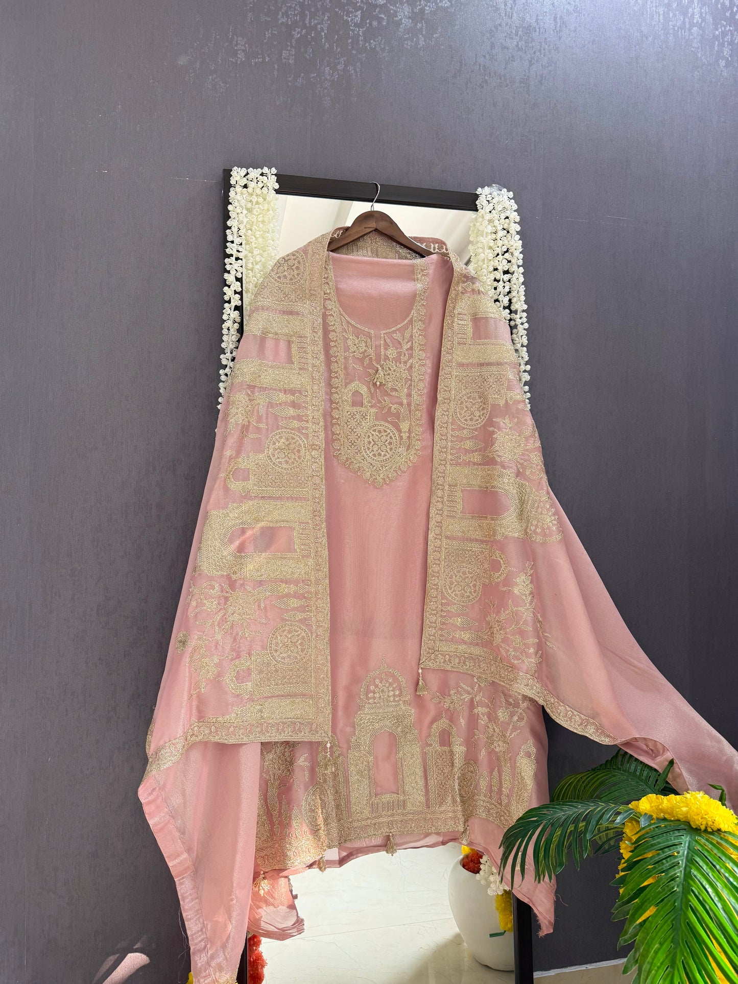 Luxurious temple pitta work suit
