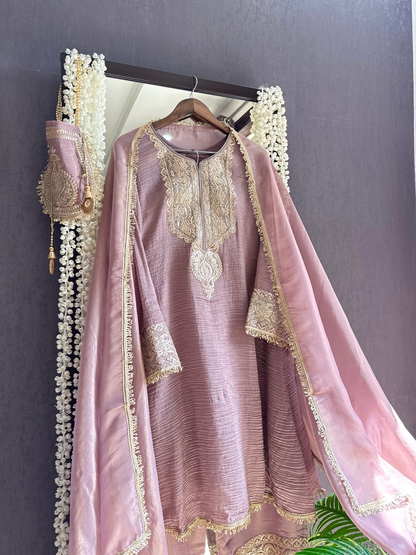 Luxurious crush tissue aari work set