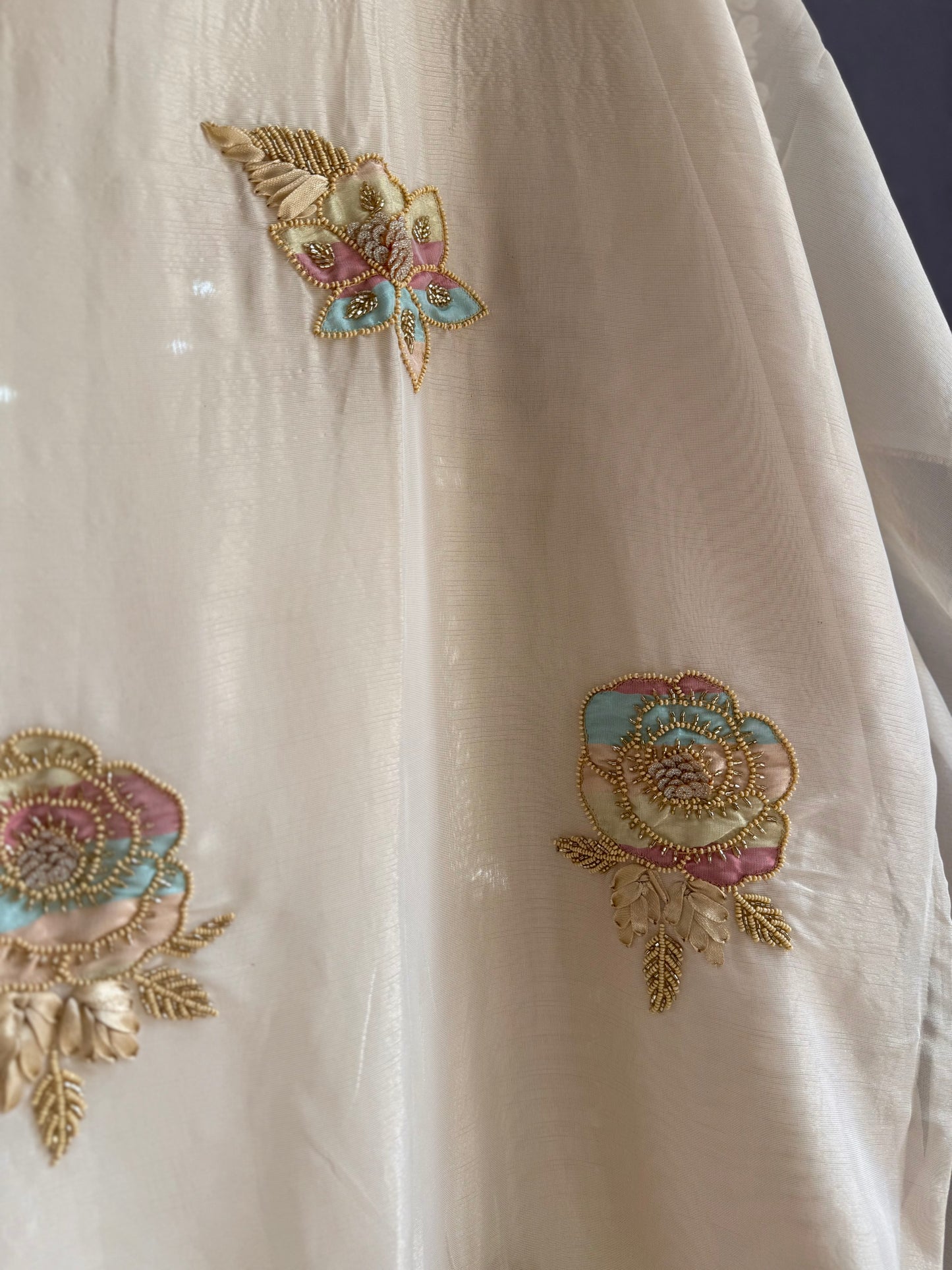Luxurious roses appliqué handwork suit