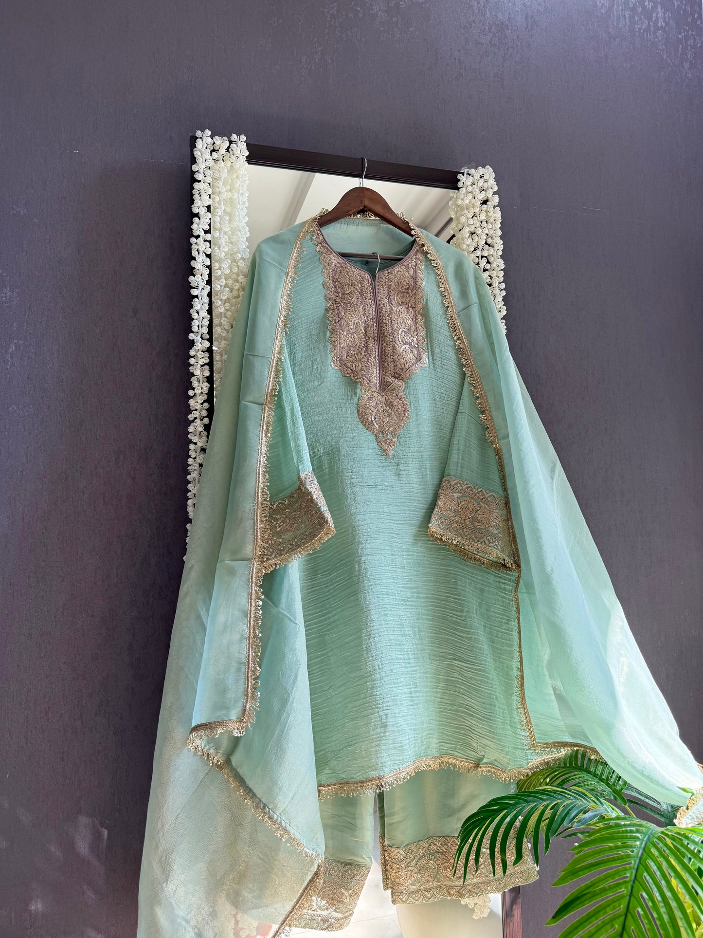 Luxurious crush tissue aari work set