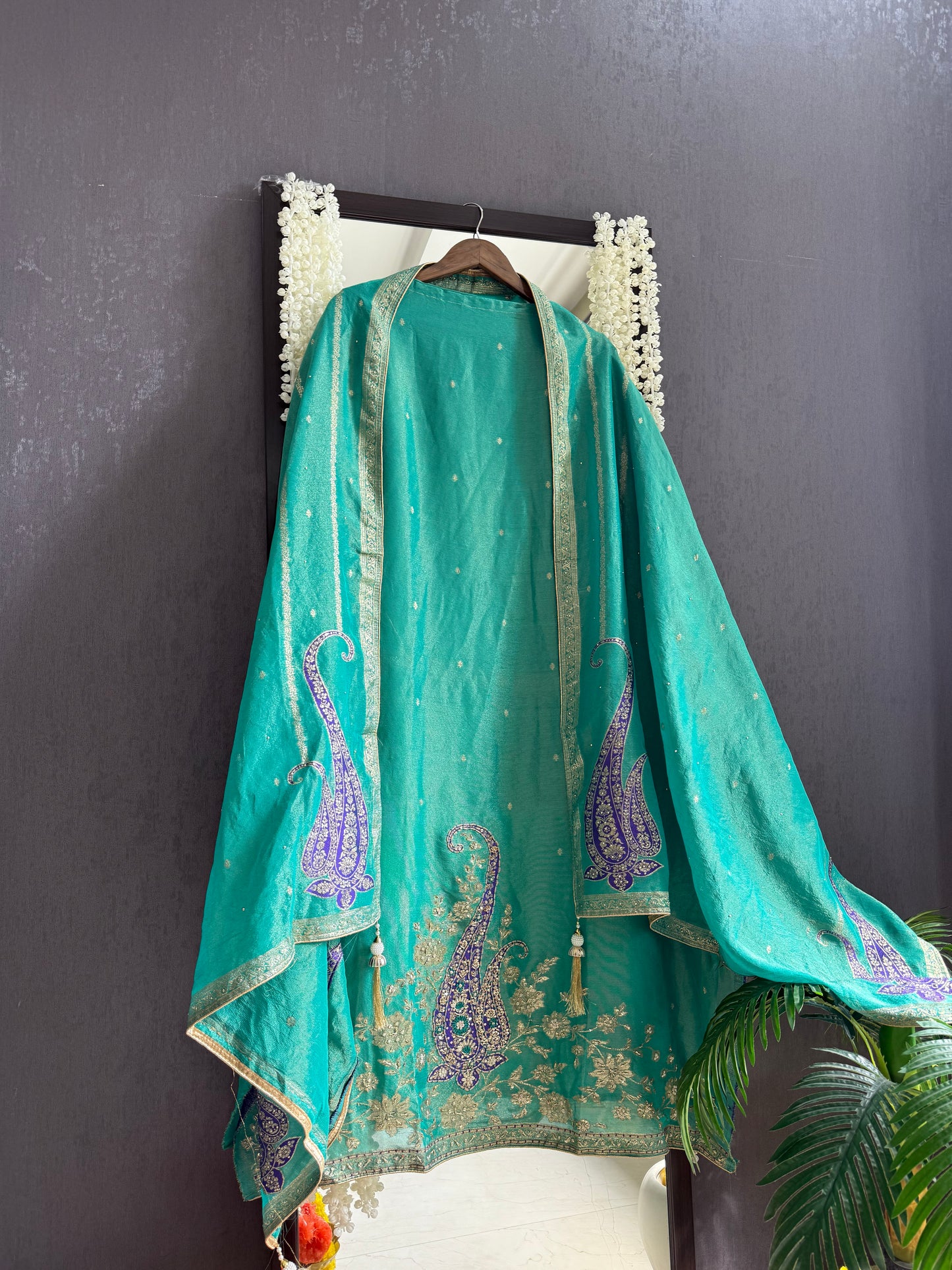 Benarsi zardozi suit