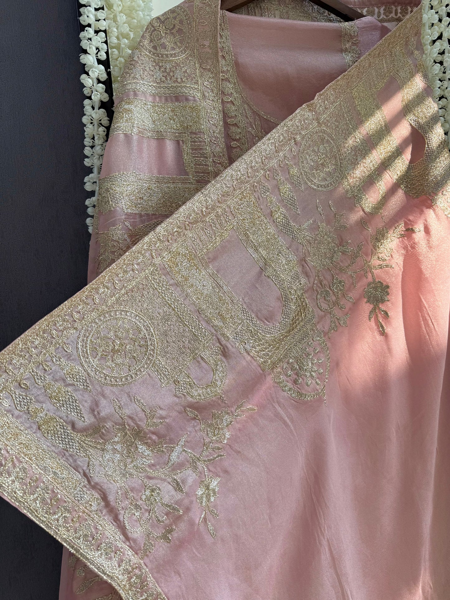 Luxurious temple pitta work suit