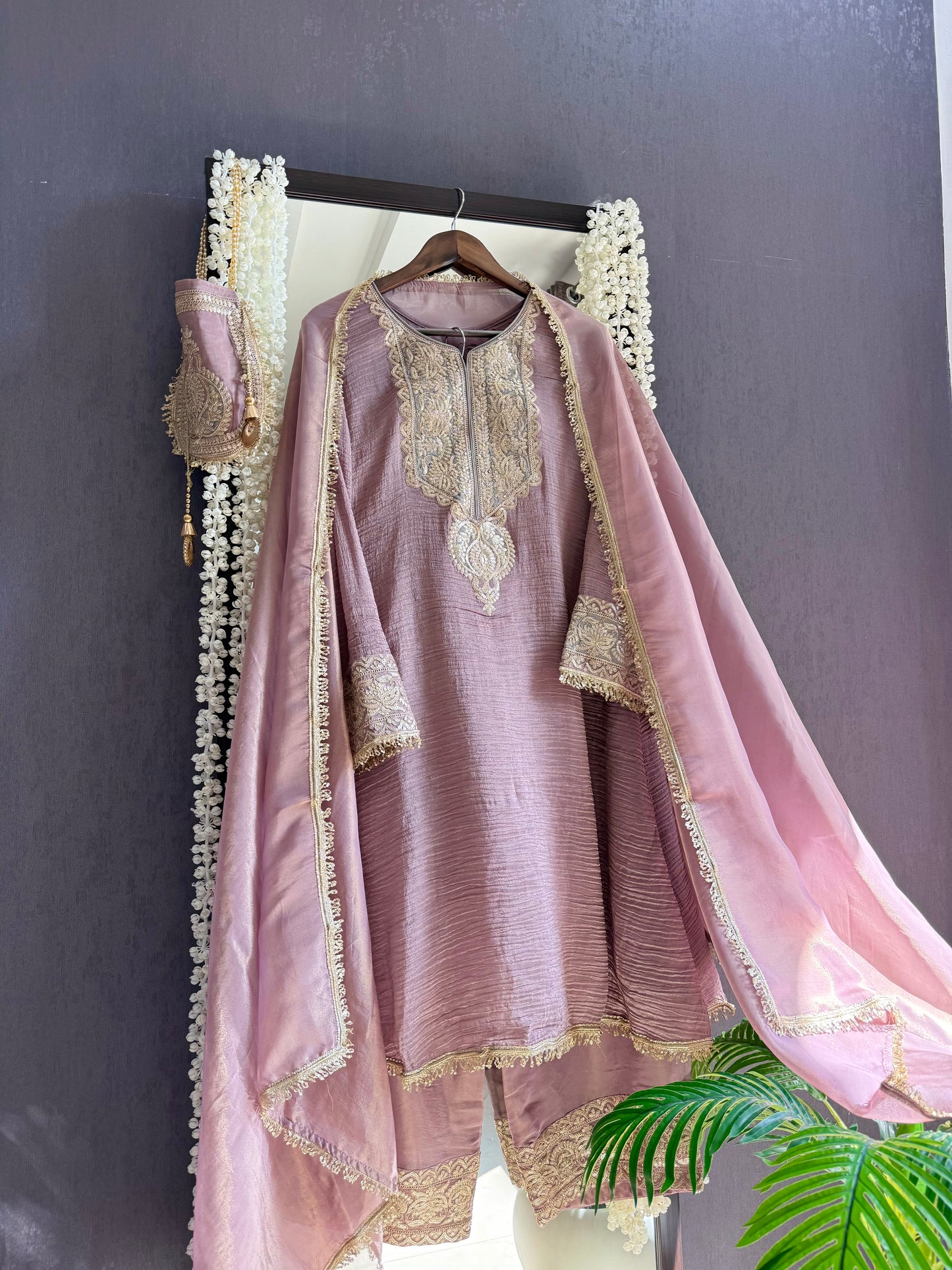 Luxurious crush tissue aari work set