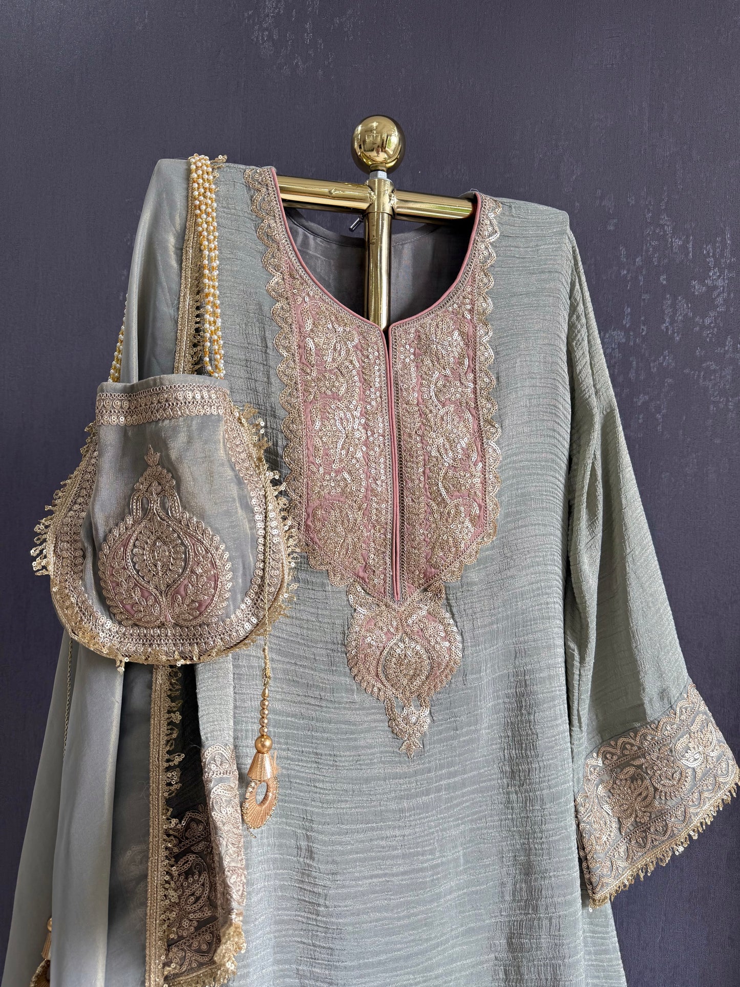 Luxurious crush tissue aari work set
