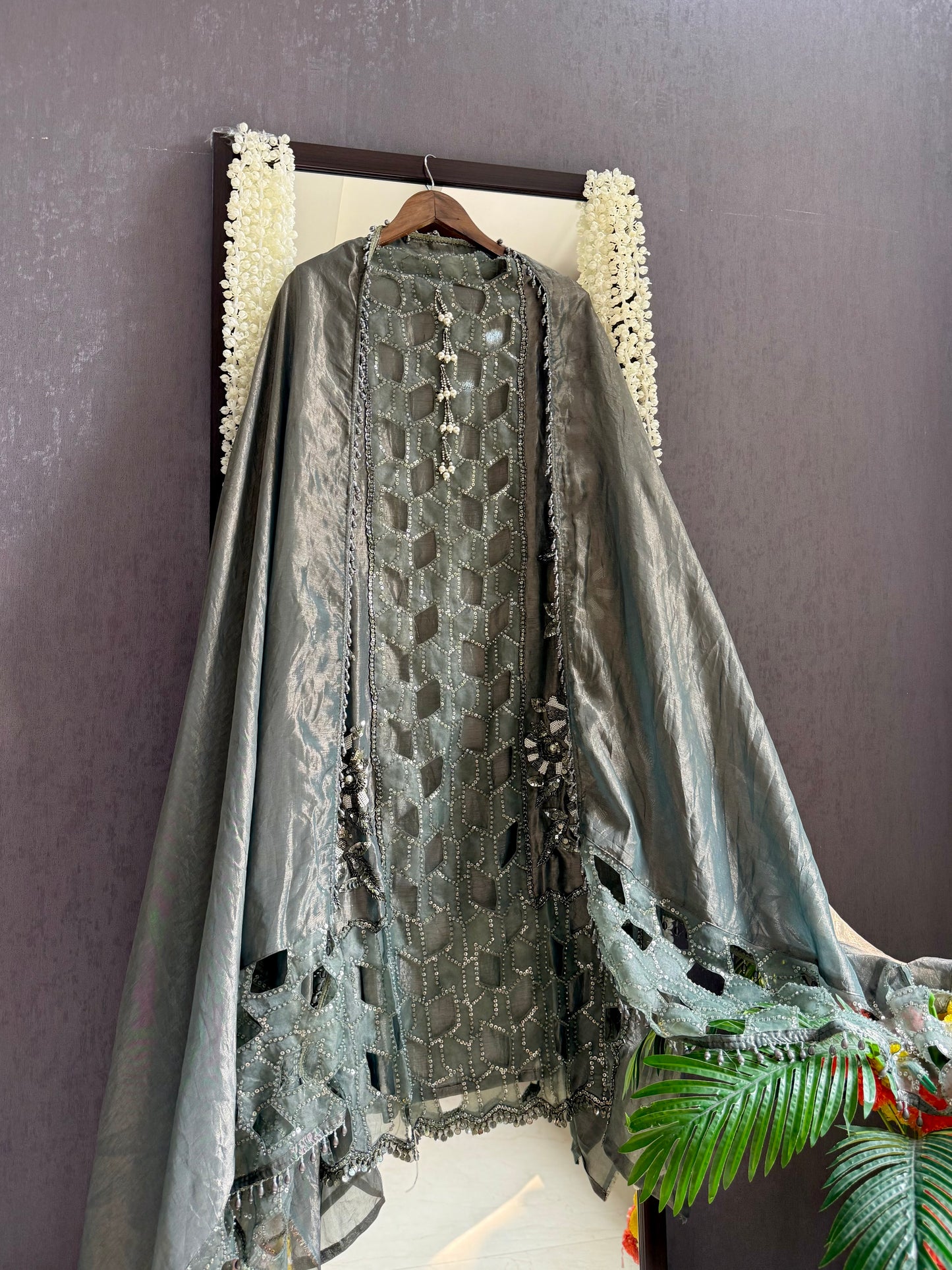 Luxurious cutwork Tissue silk suit