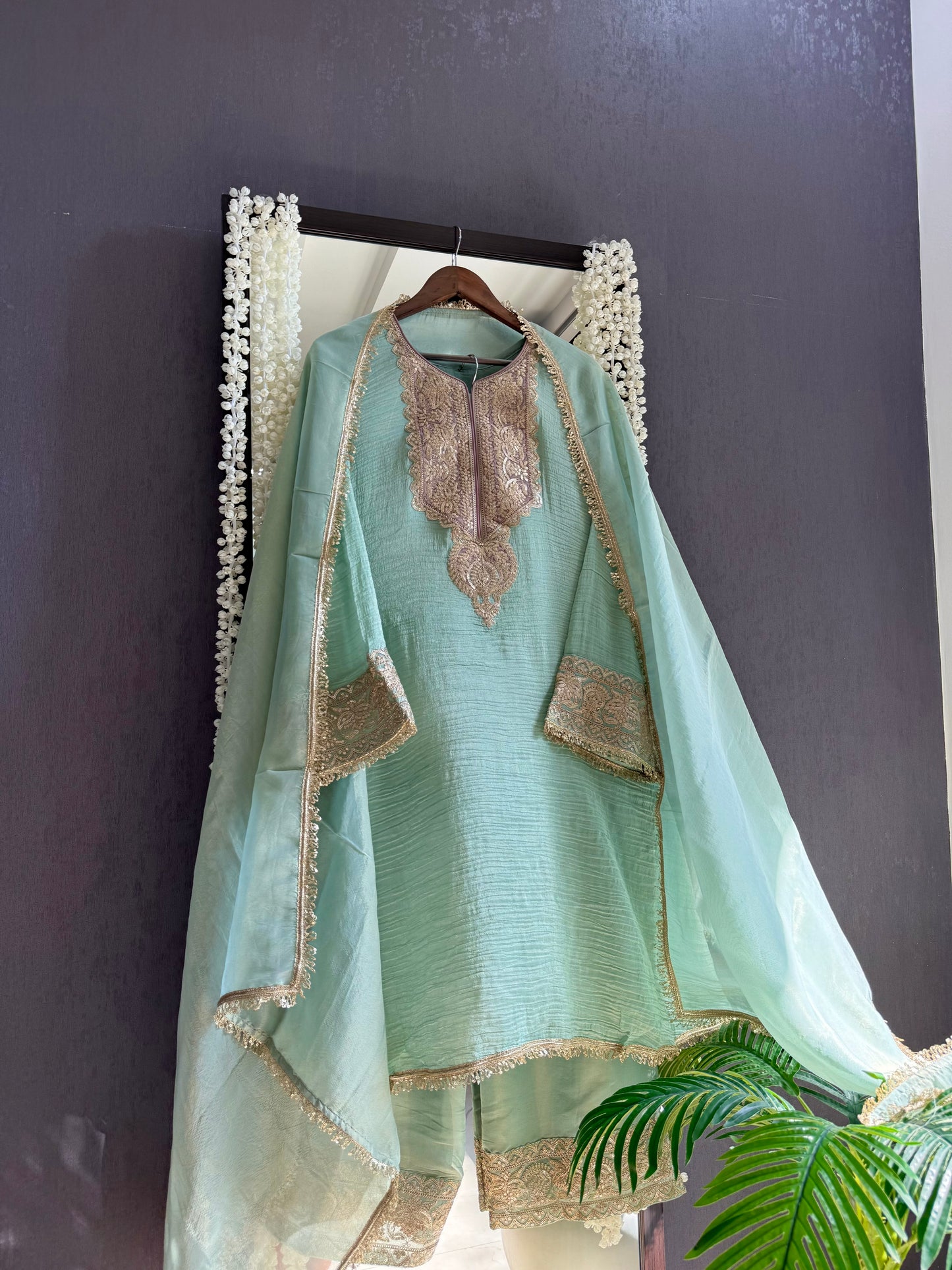 Luxurious crush tissue aari work set