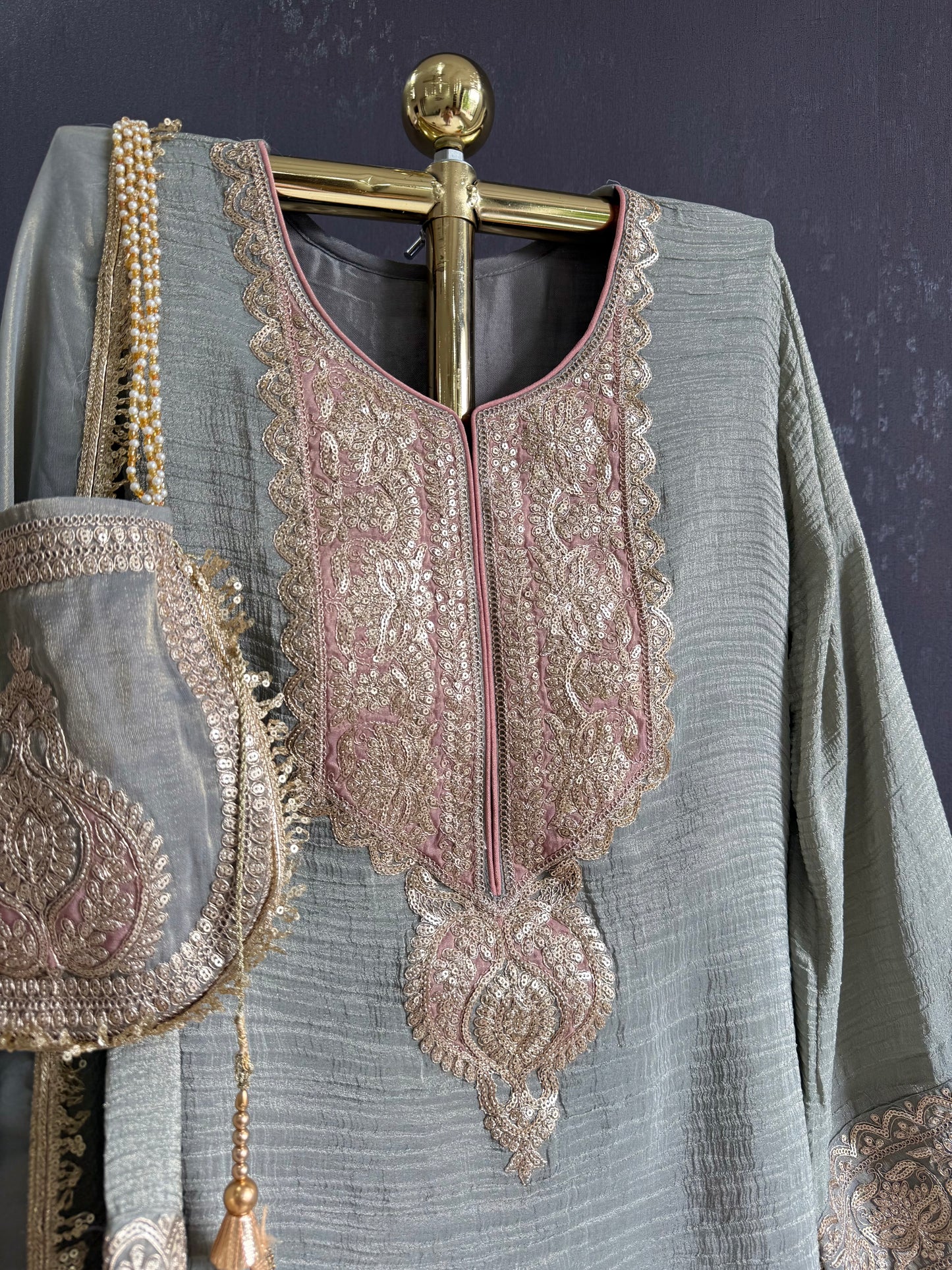 Luxurious crush tissue aari work set