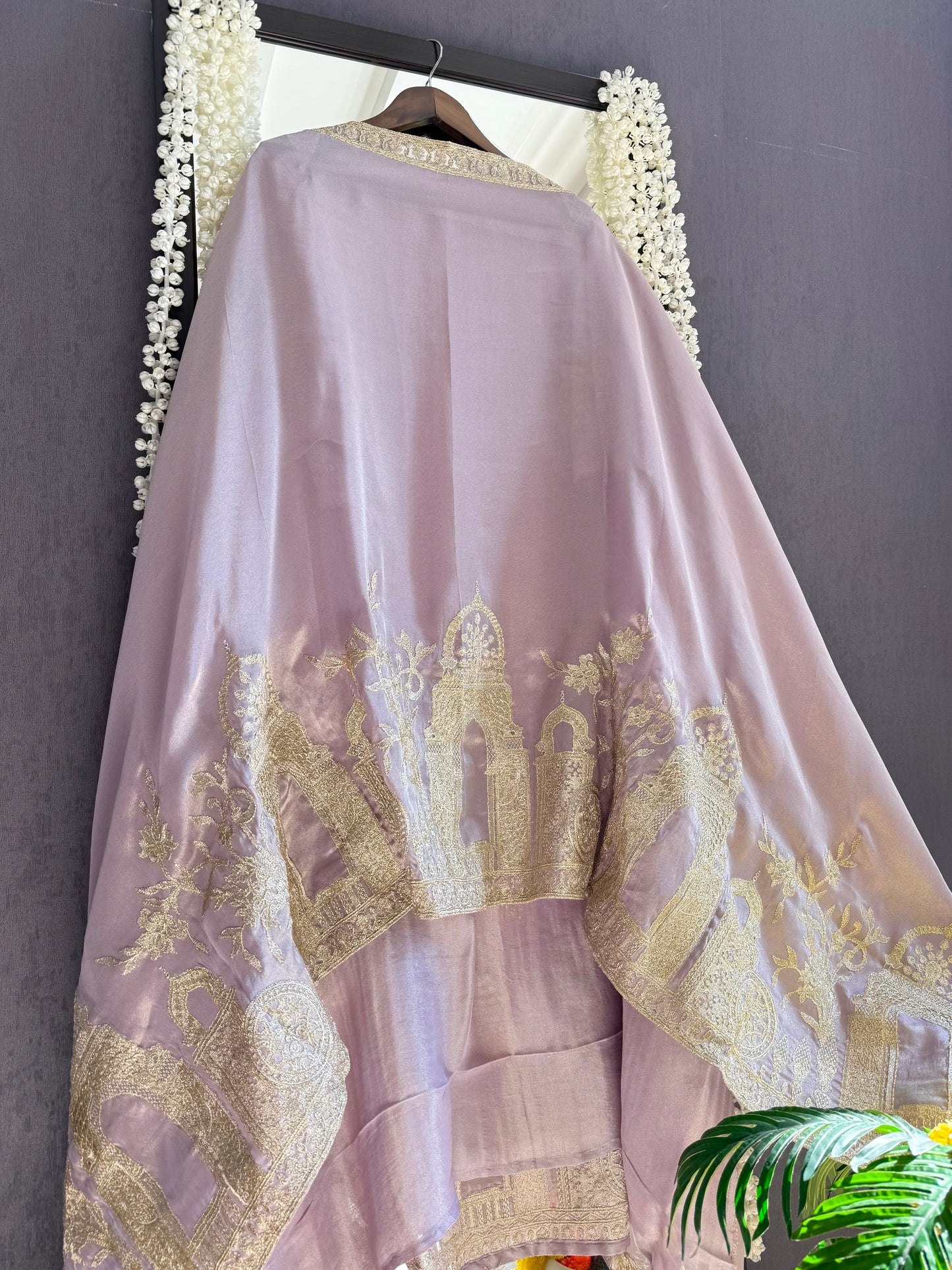 Luxurious temple pitta work suit