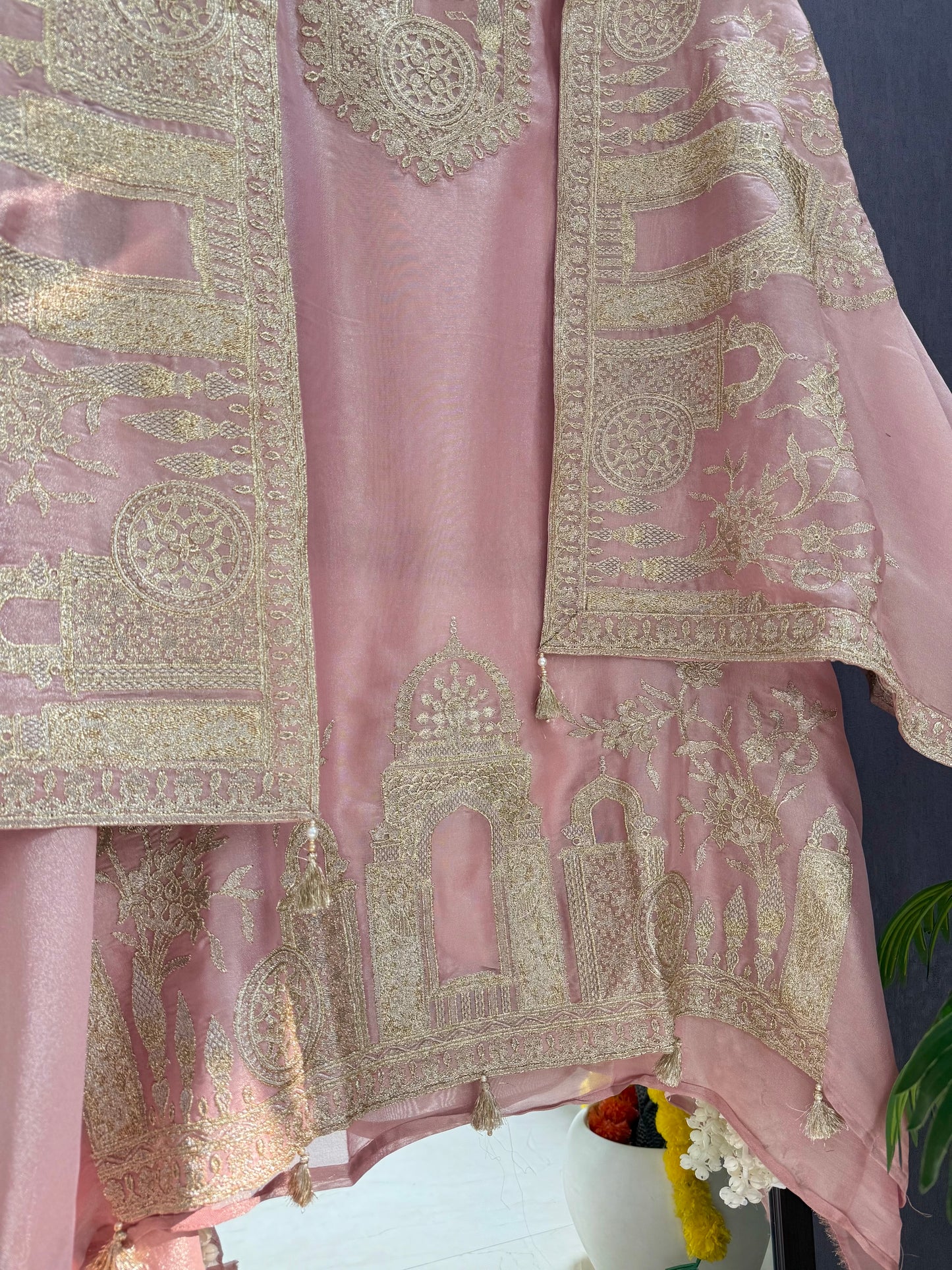 Luxurious temple pitta work suit