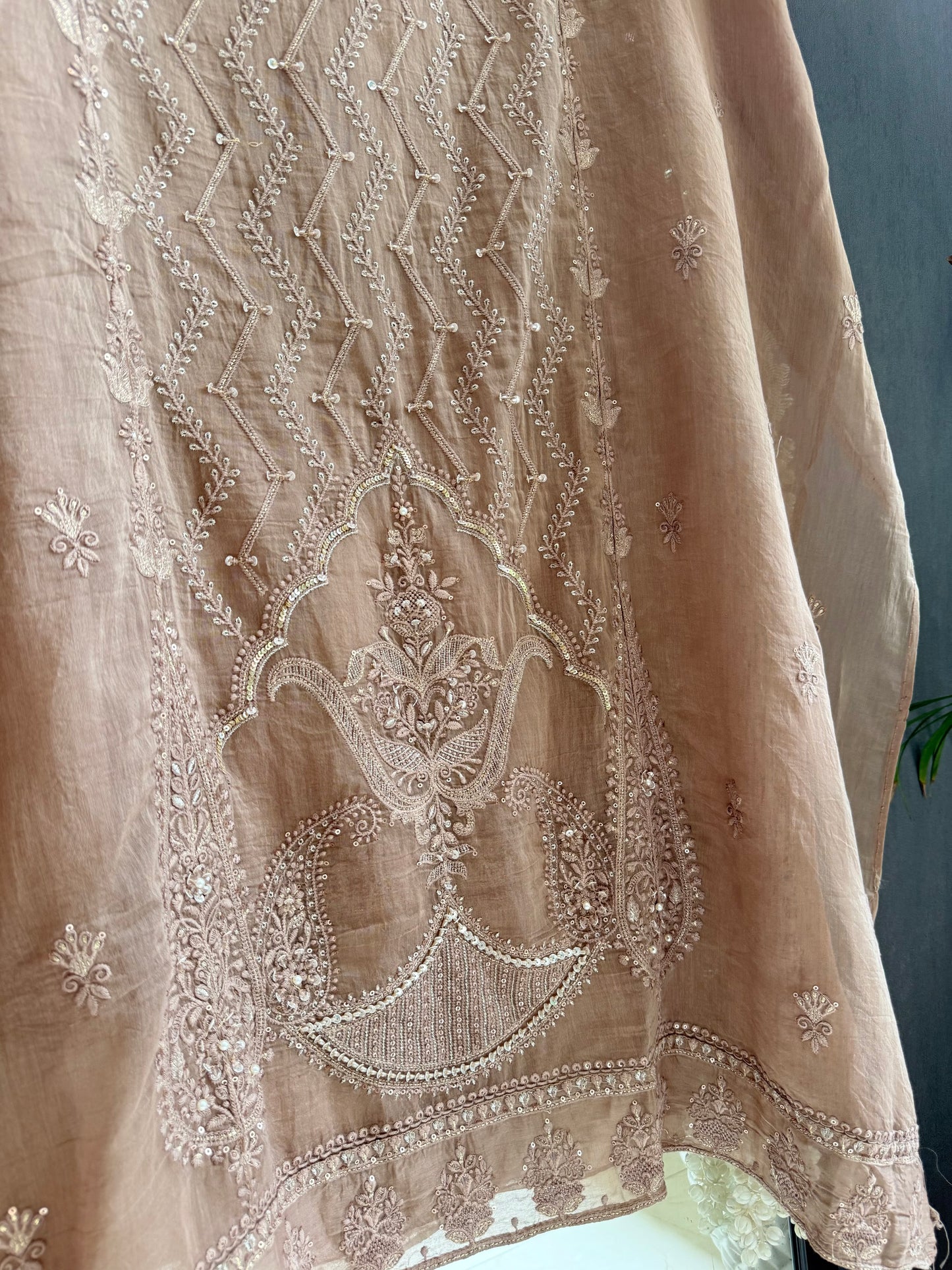 Luxurious Mul chanderi lucknowi bouquet suit