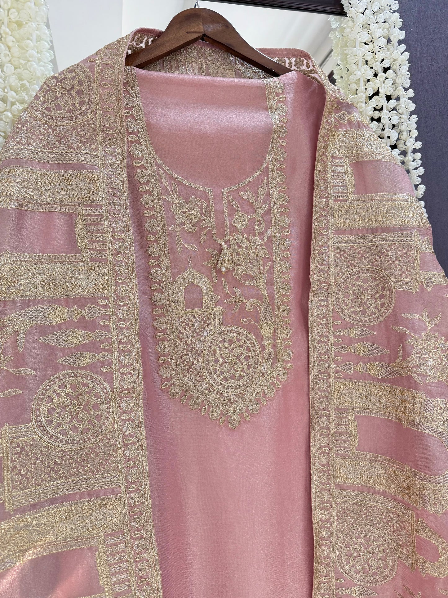 Luxurious temple pitta work suit