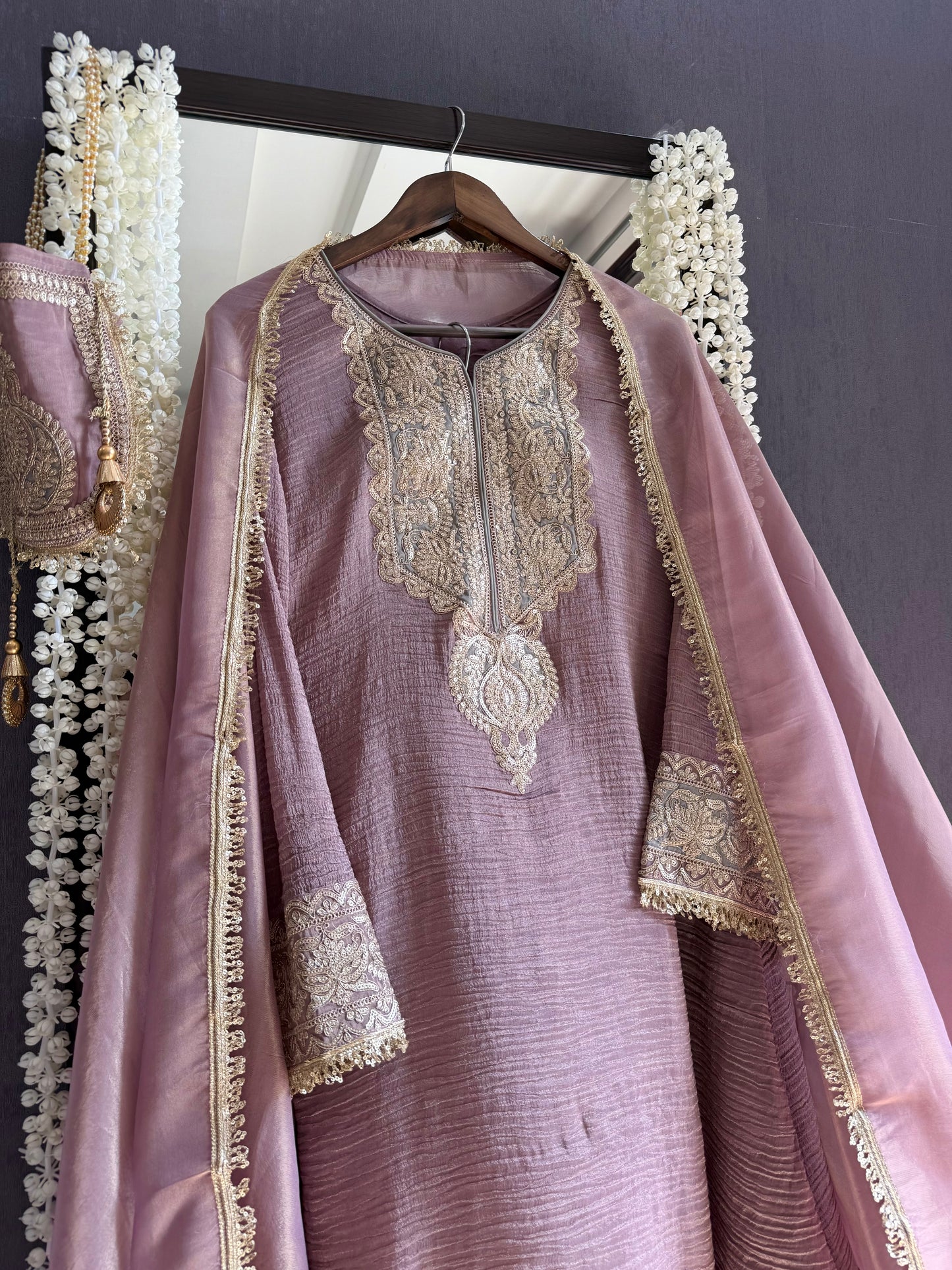 Luxurious crush tissue aari work set