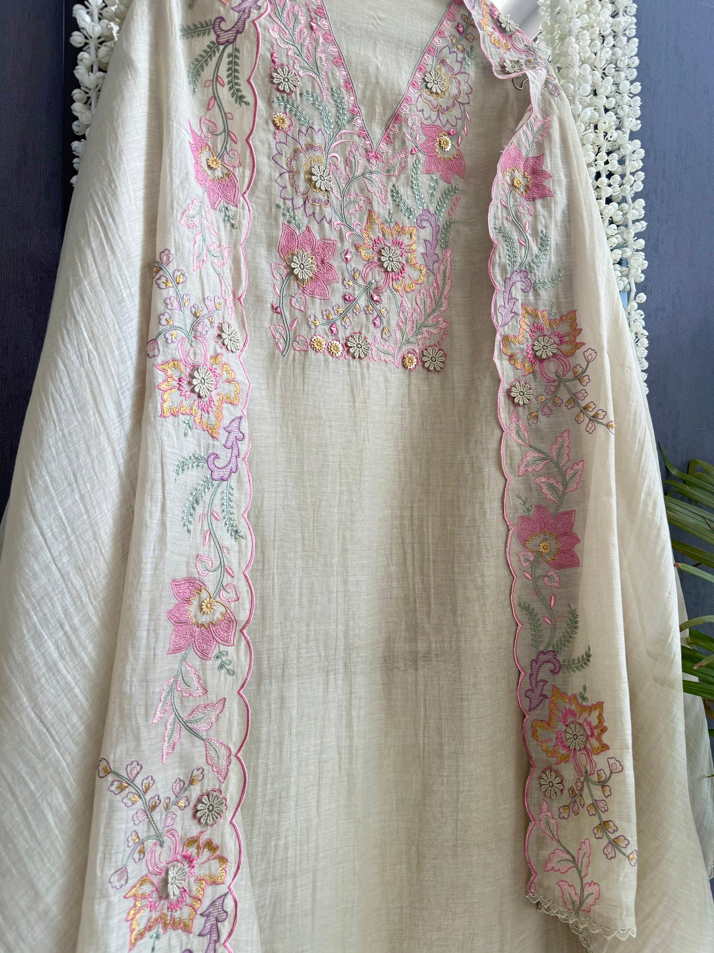 Luxurious Mul chanderi threadwork 3d floral suit