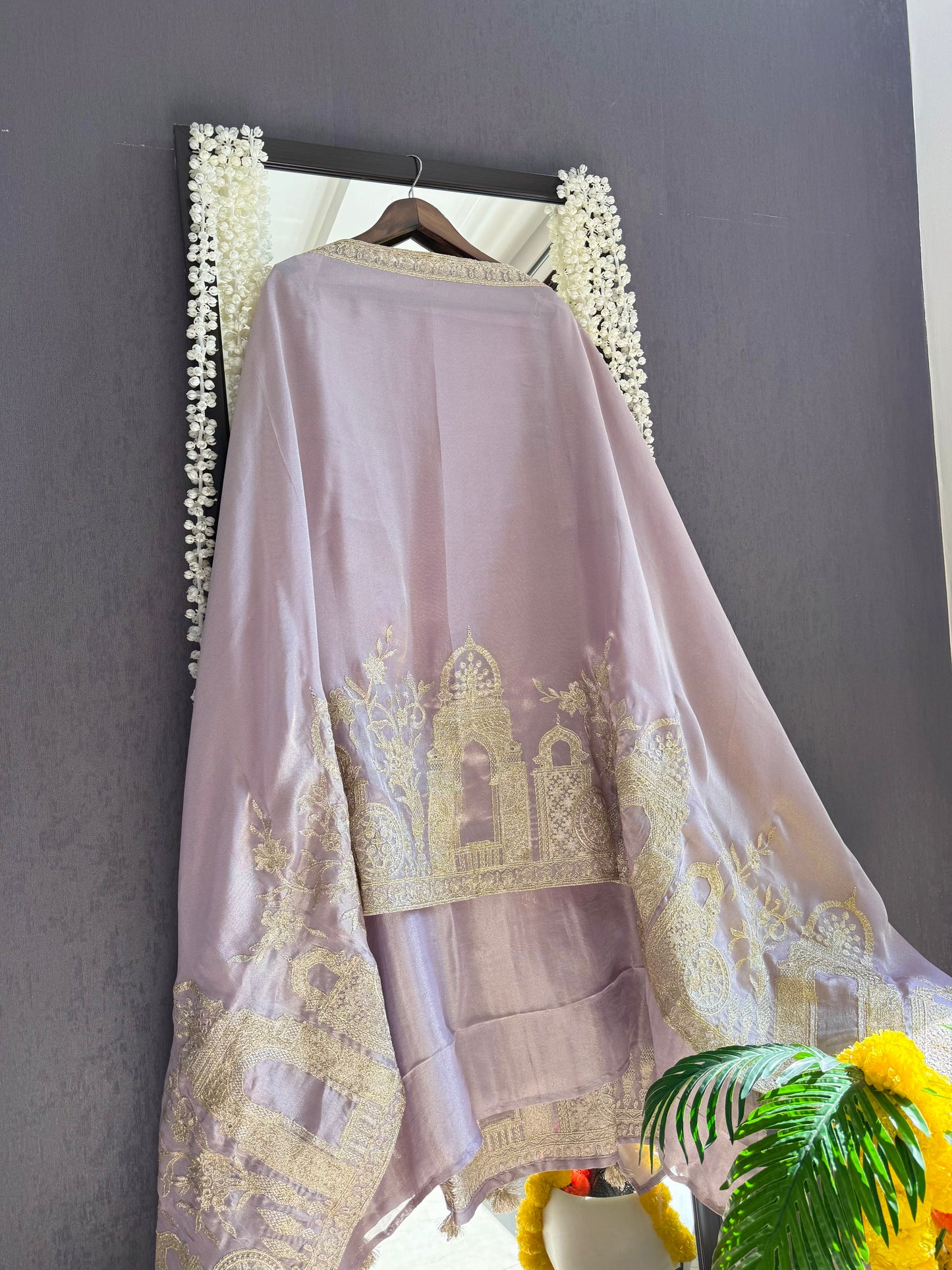 Luxurious temple pitta work suit