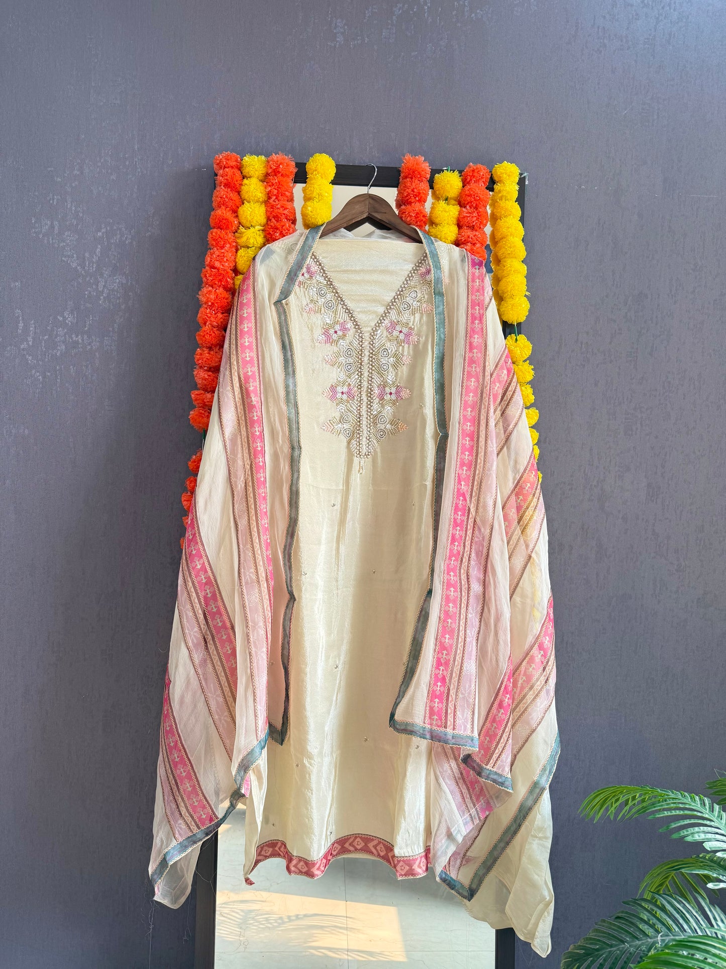 Tissue silk handwork suit