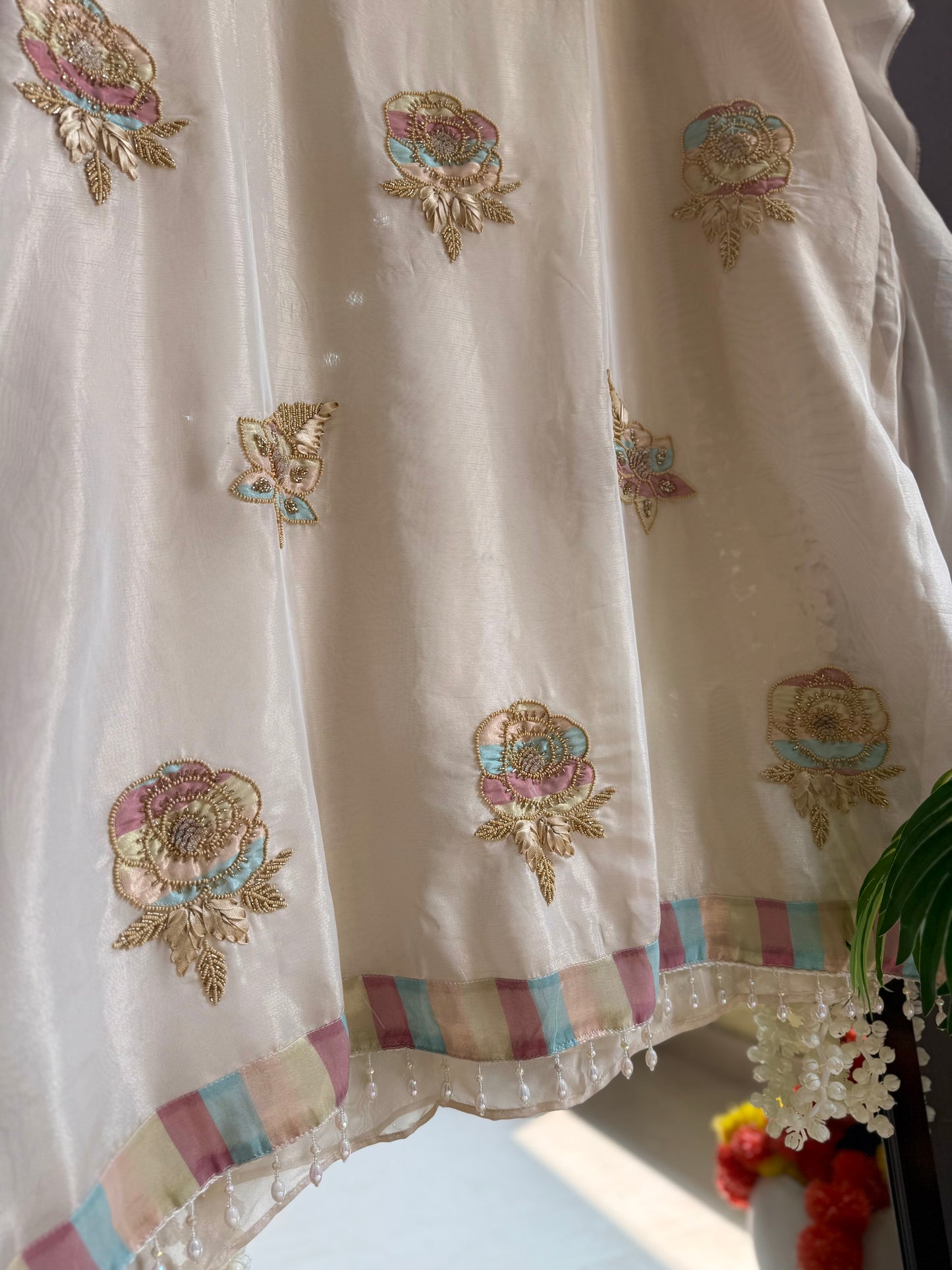 Luxurious roses appliqué handwork suit