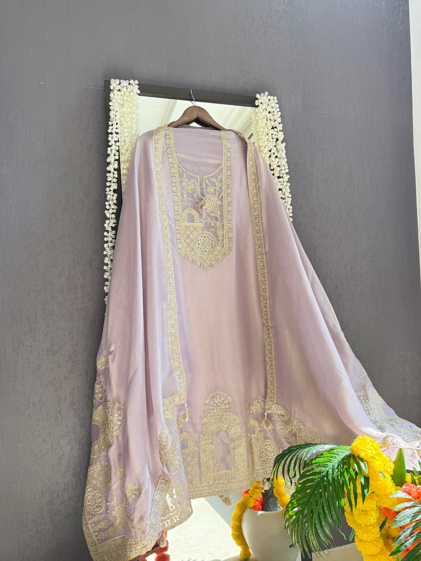 Luxurious temple pitta work suit