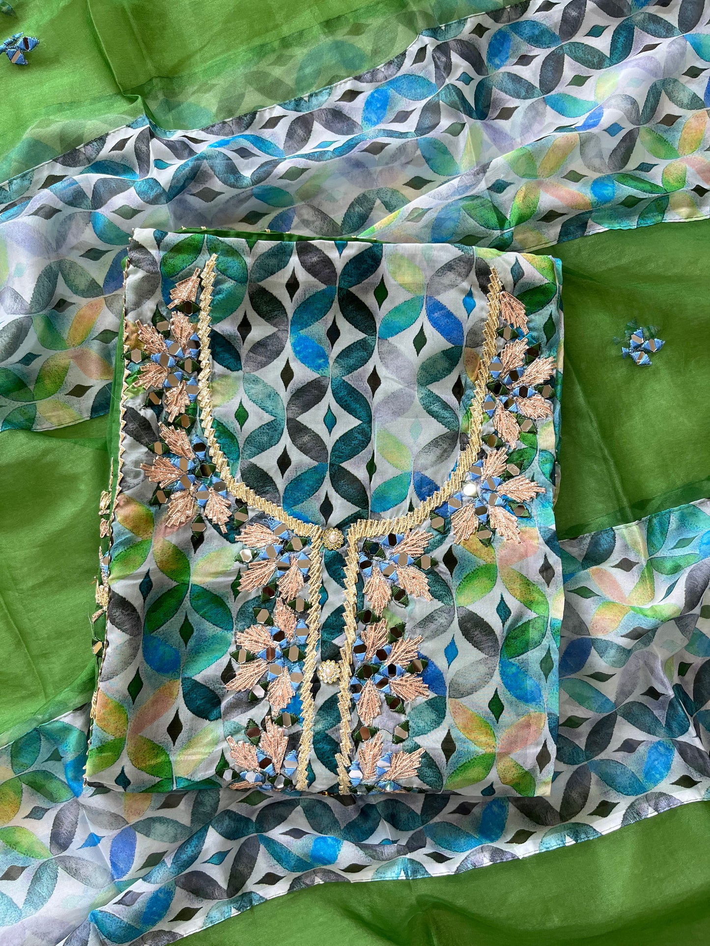 Gotta patti organza suit