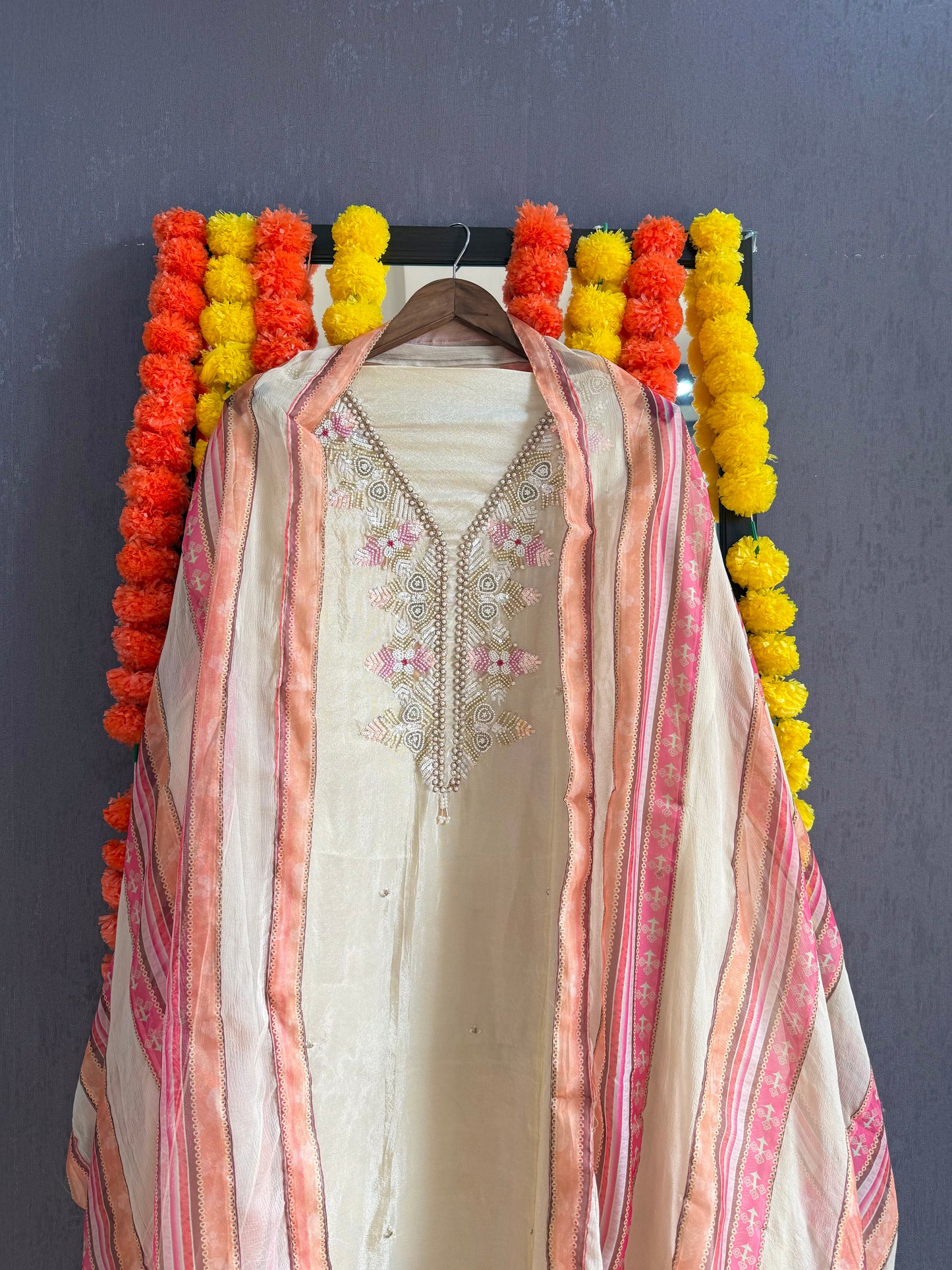 Tissue silk handwork suit