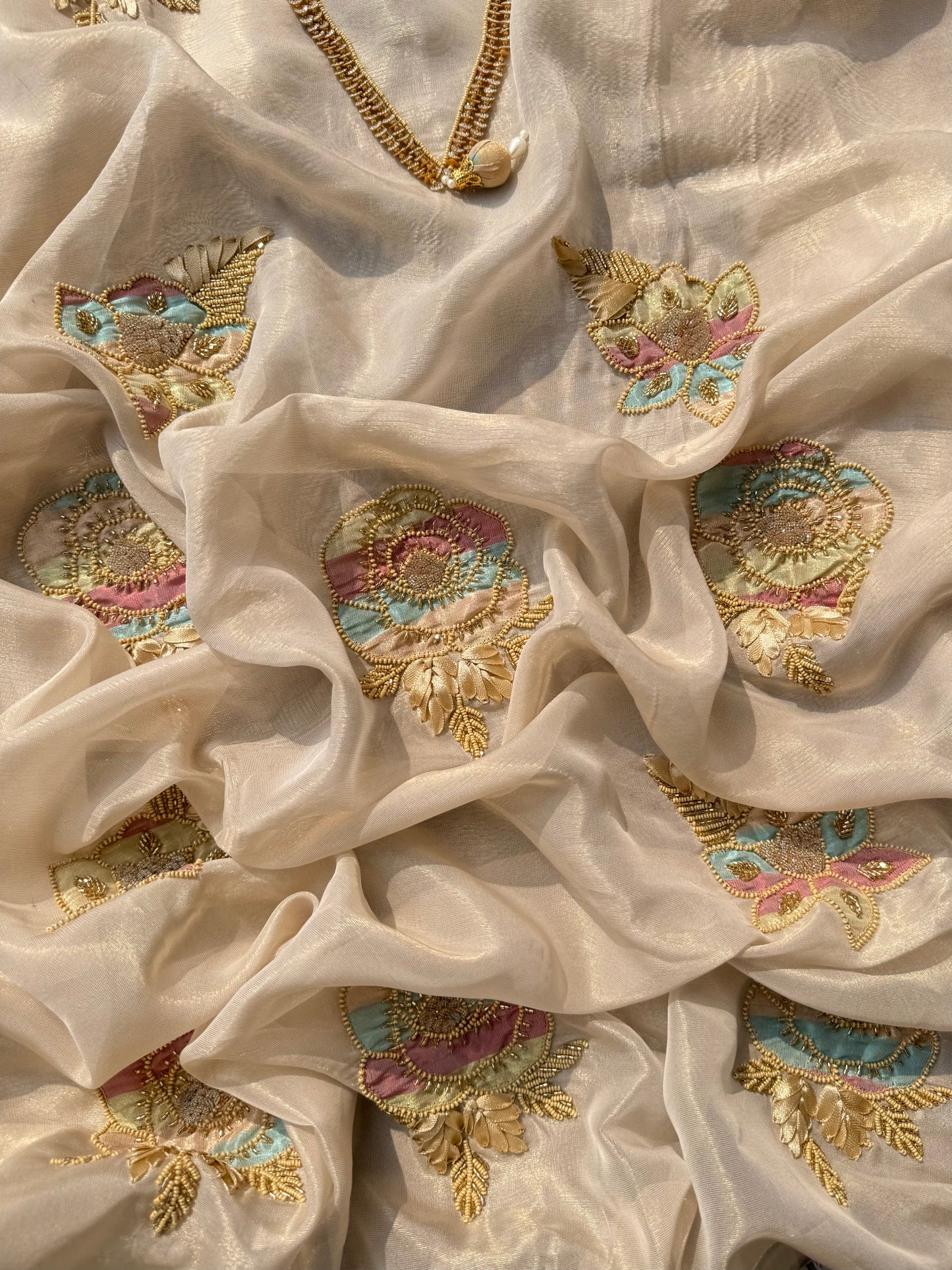 Luxurious roses appliqué handwork suit