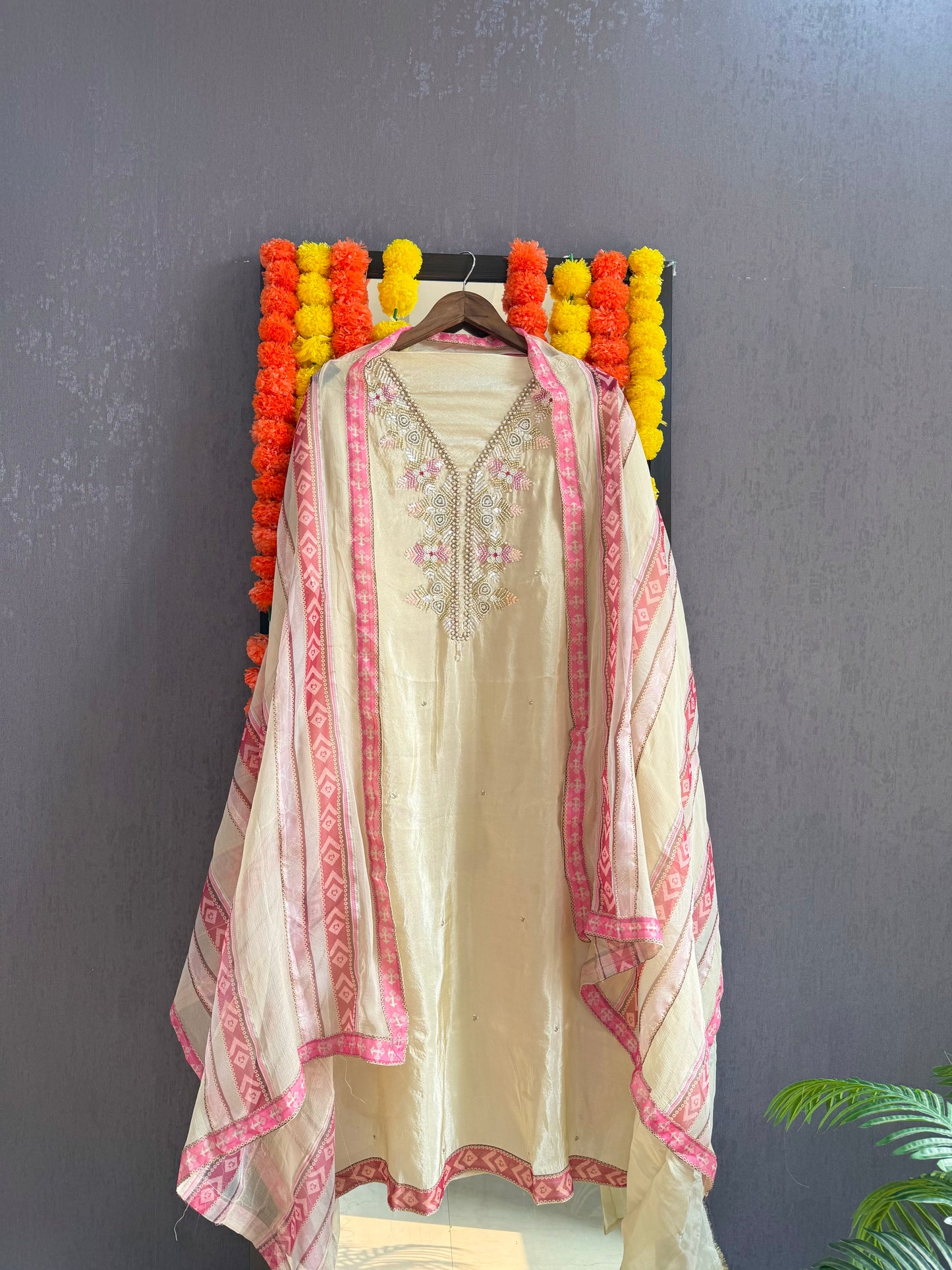 Tissue silk handwork suit