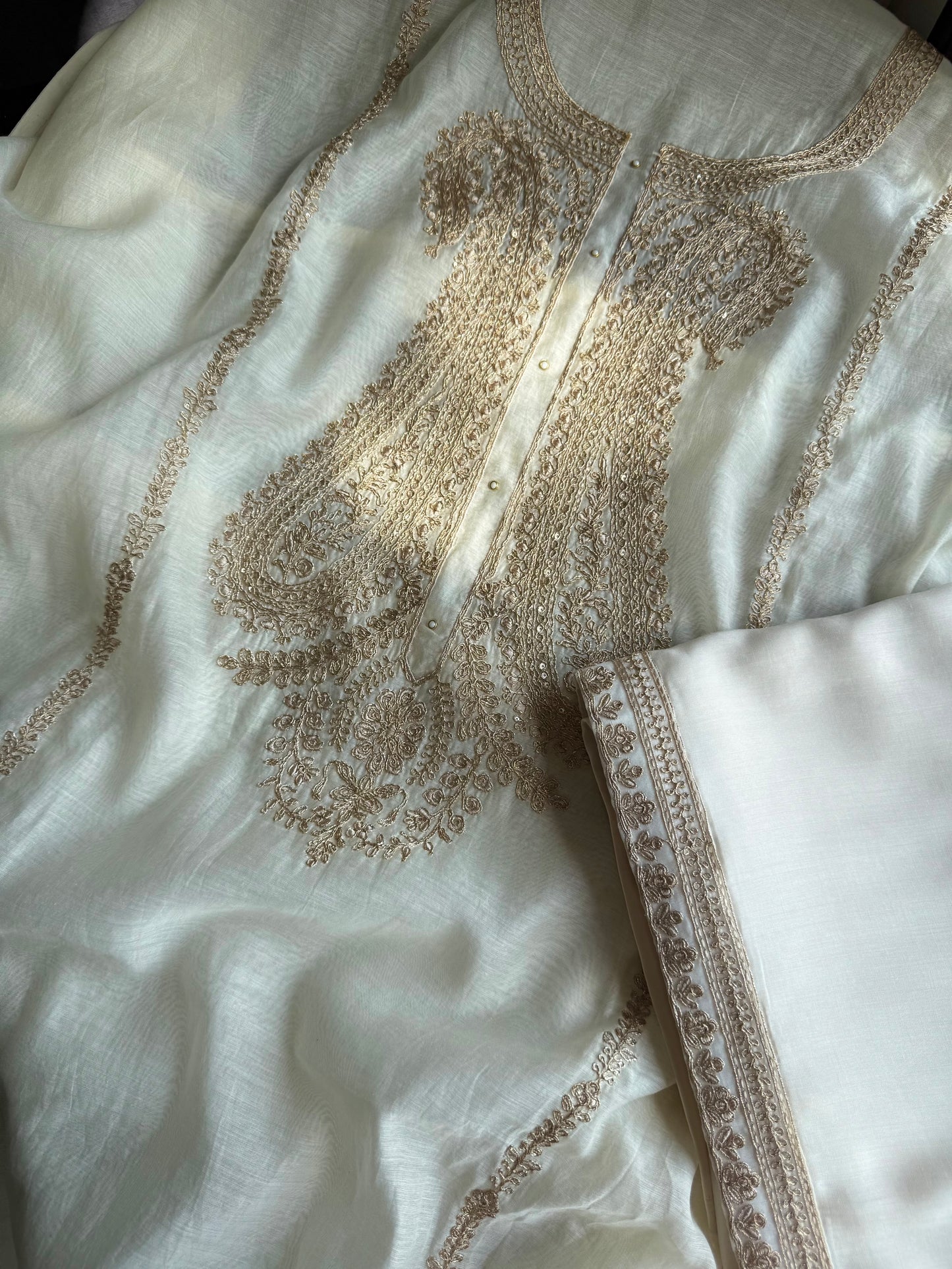 Luxurious Mul chanderi dori sitara suit