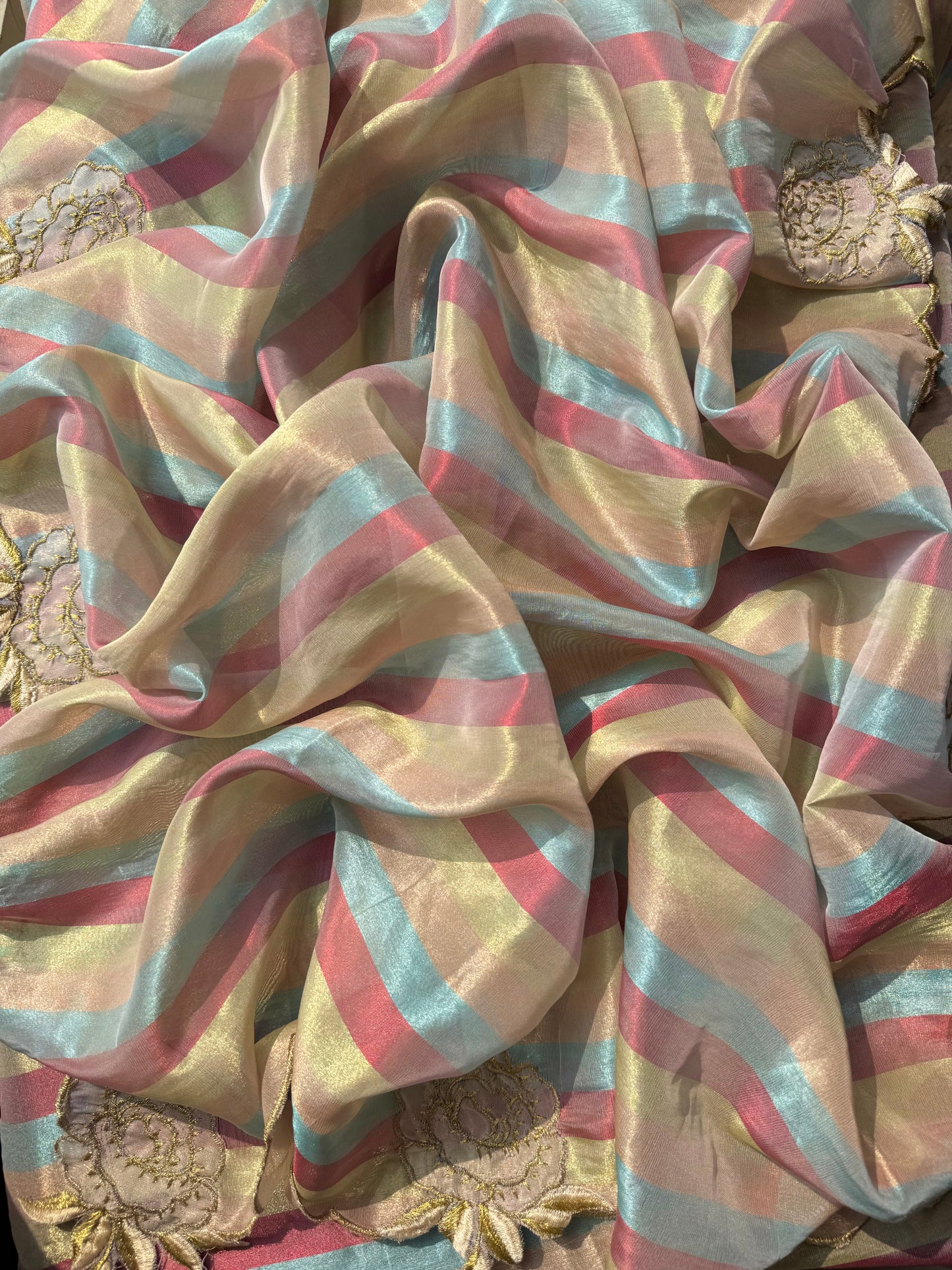 Luxurious roses appliqué handwork suit