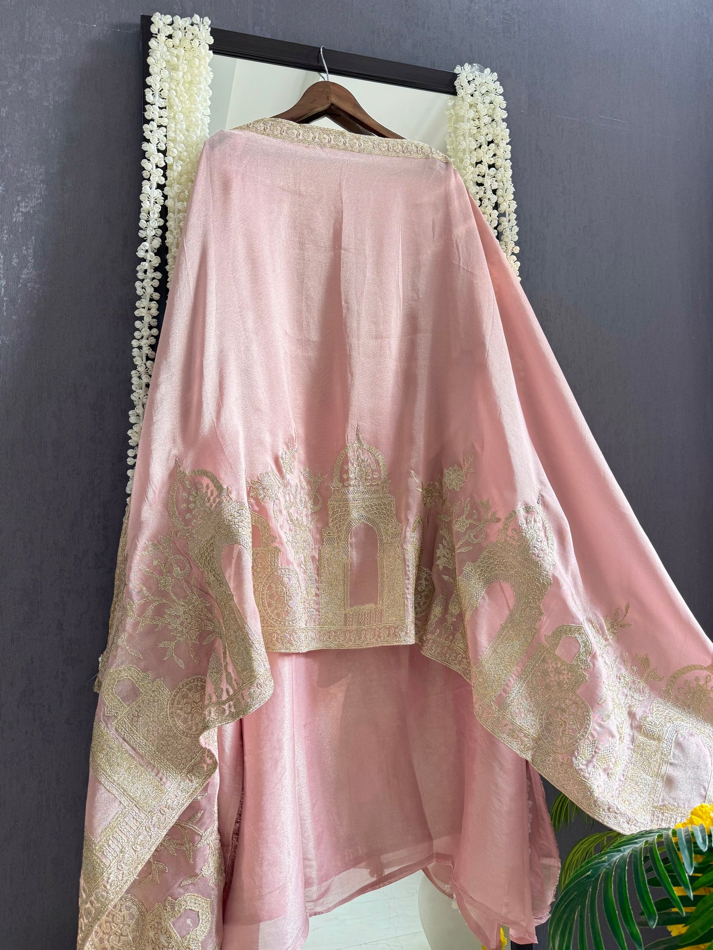 Luxurious temple pitta work suit