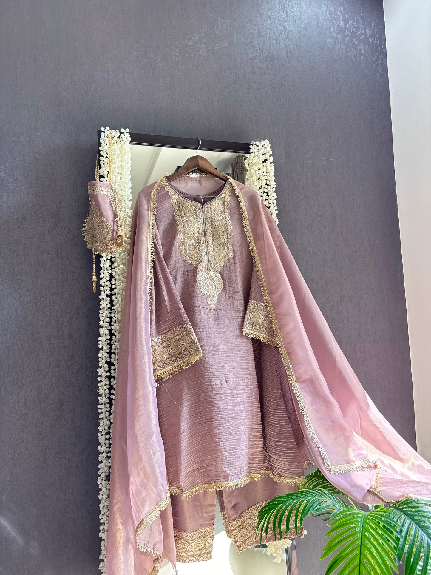 Luxurious crush tissue aari work set