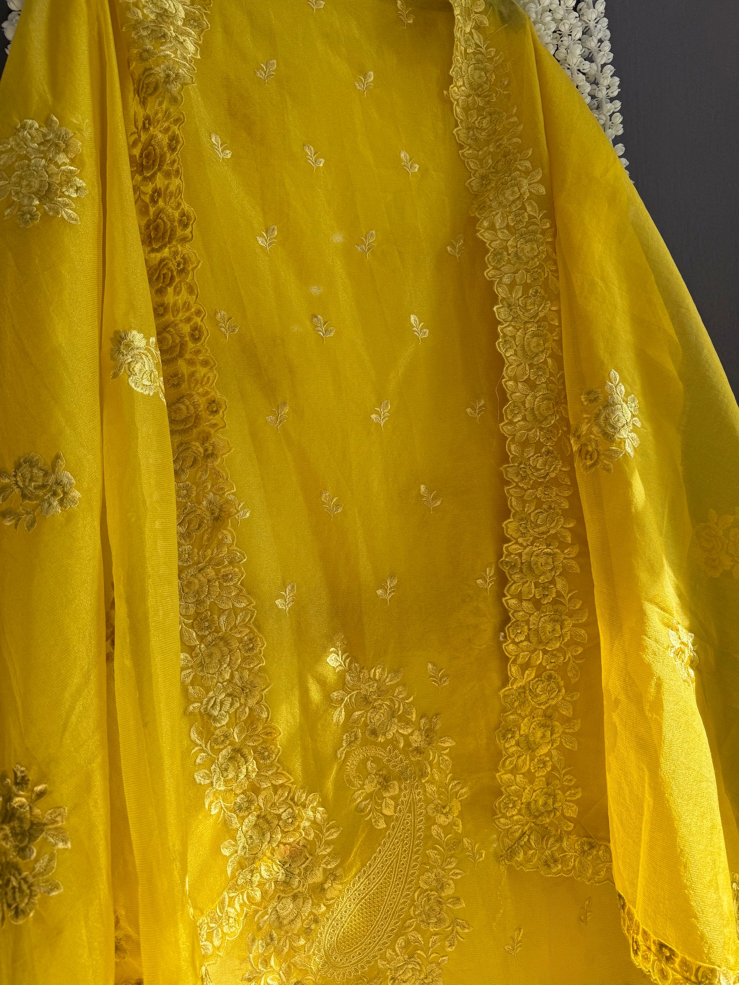 Monochromatic parsi work suit