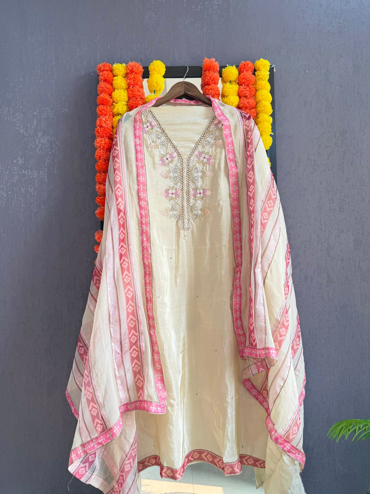 Tissue silk handwork suit