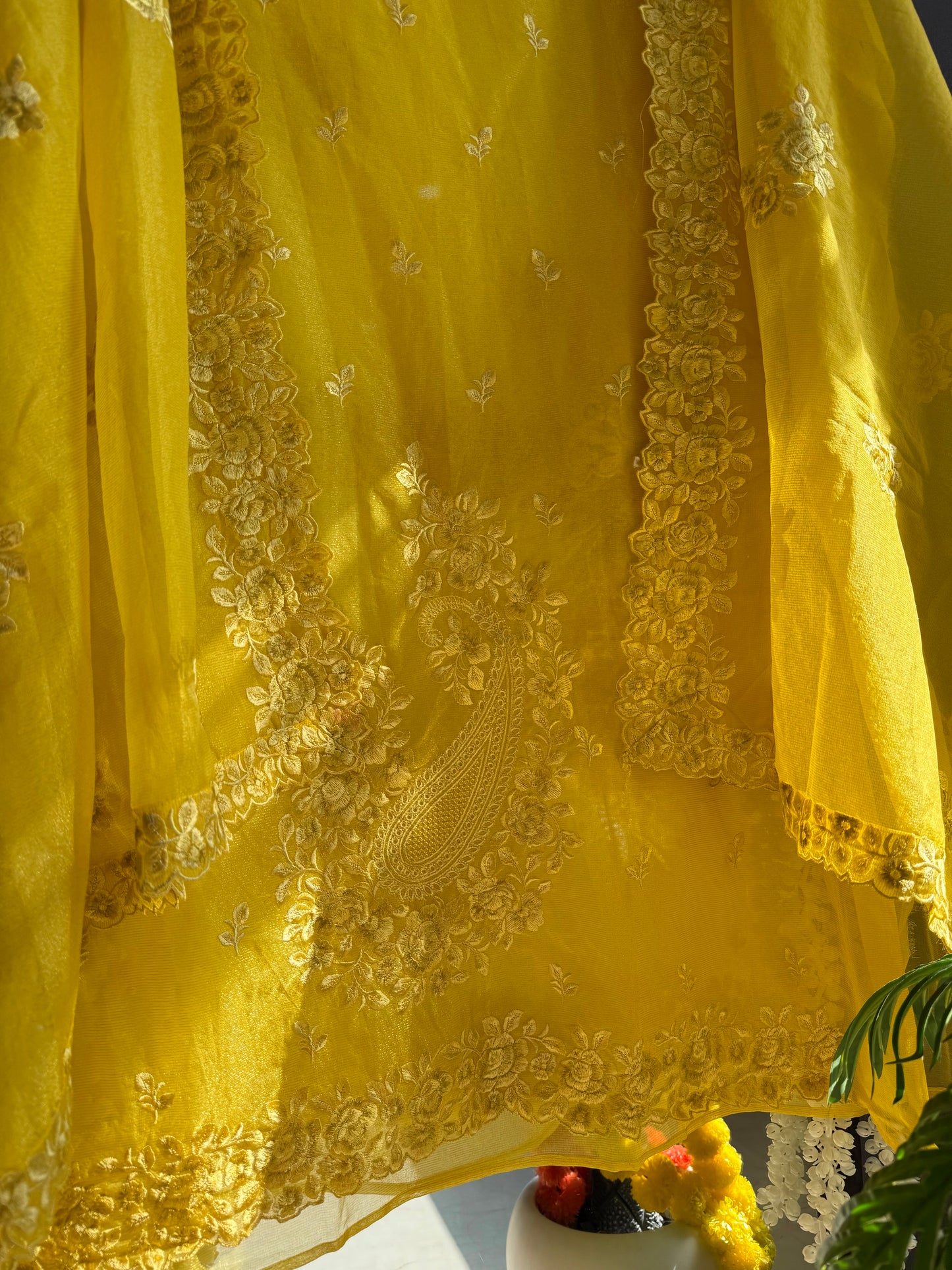 Monochromatic parsi work suit