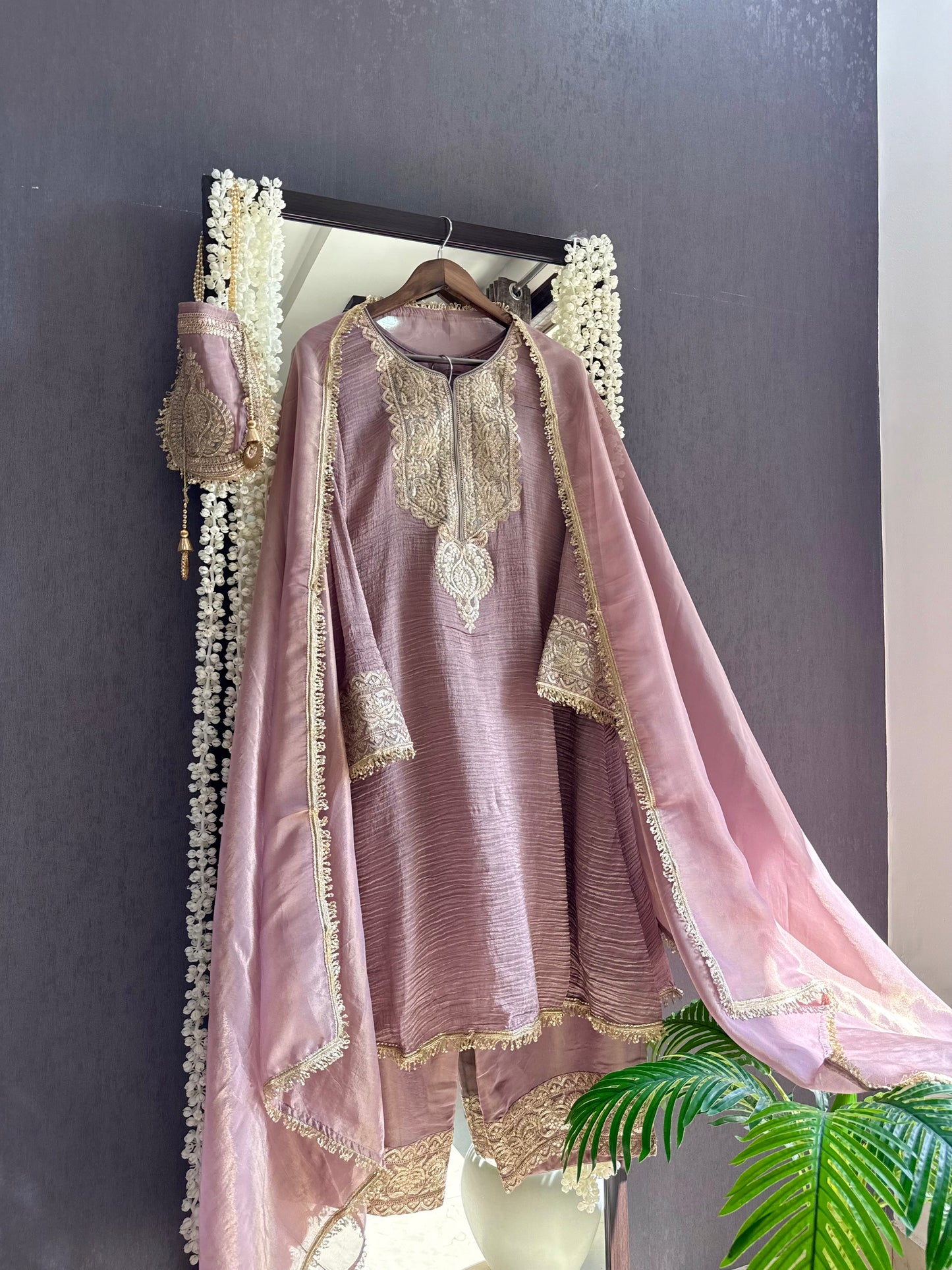 Luxurious crush tissue aari work set