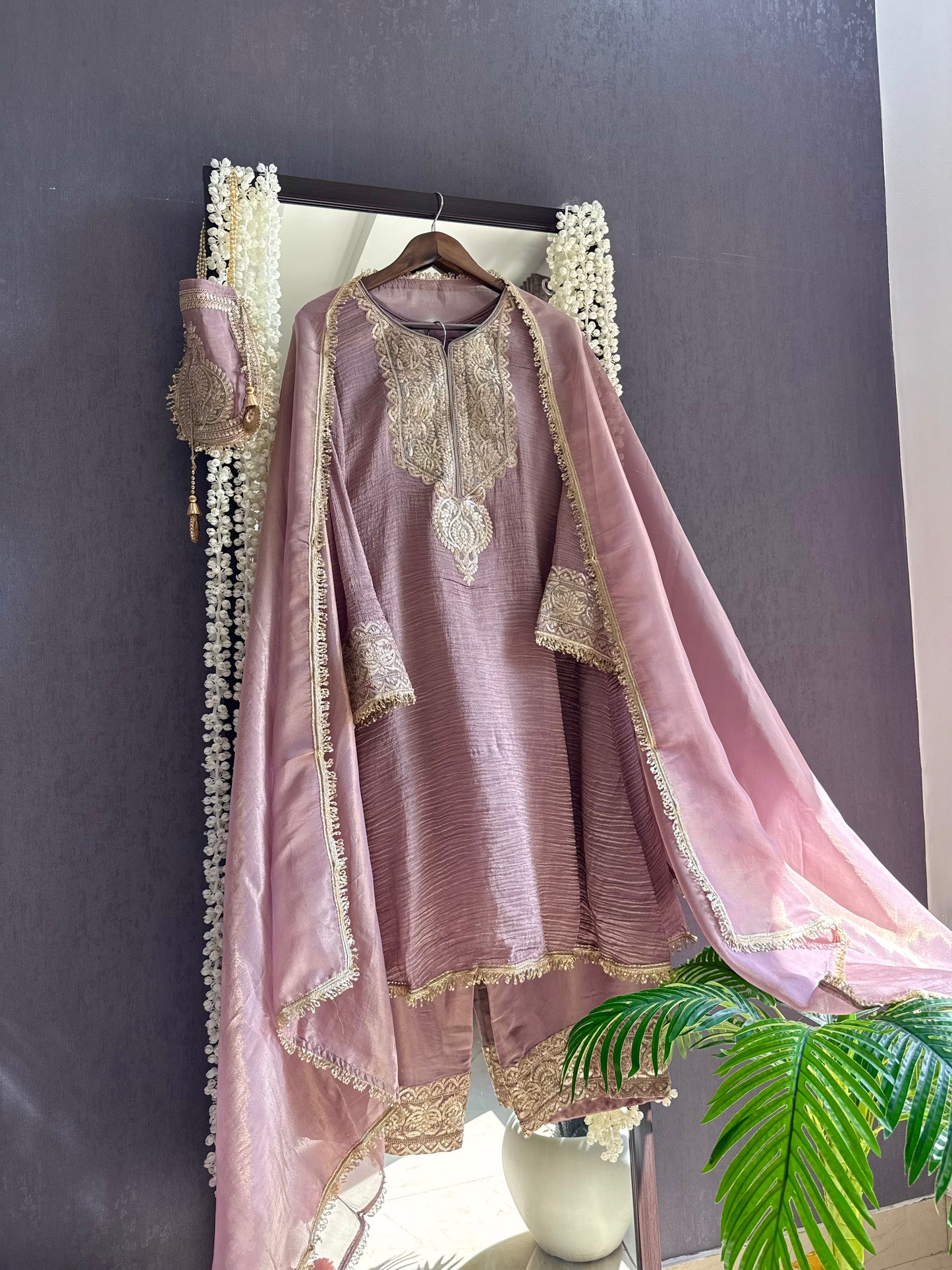 Luxurious crush tissue aari work set