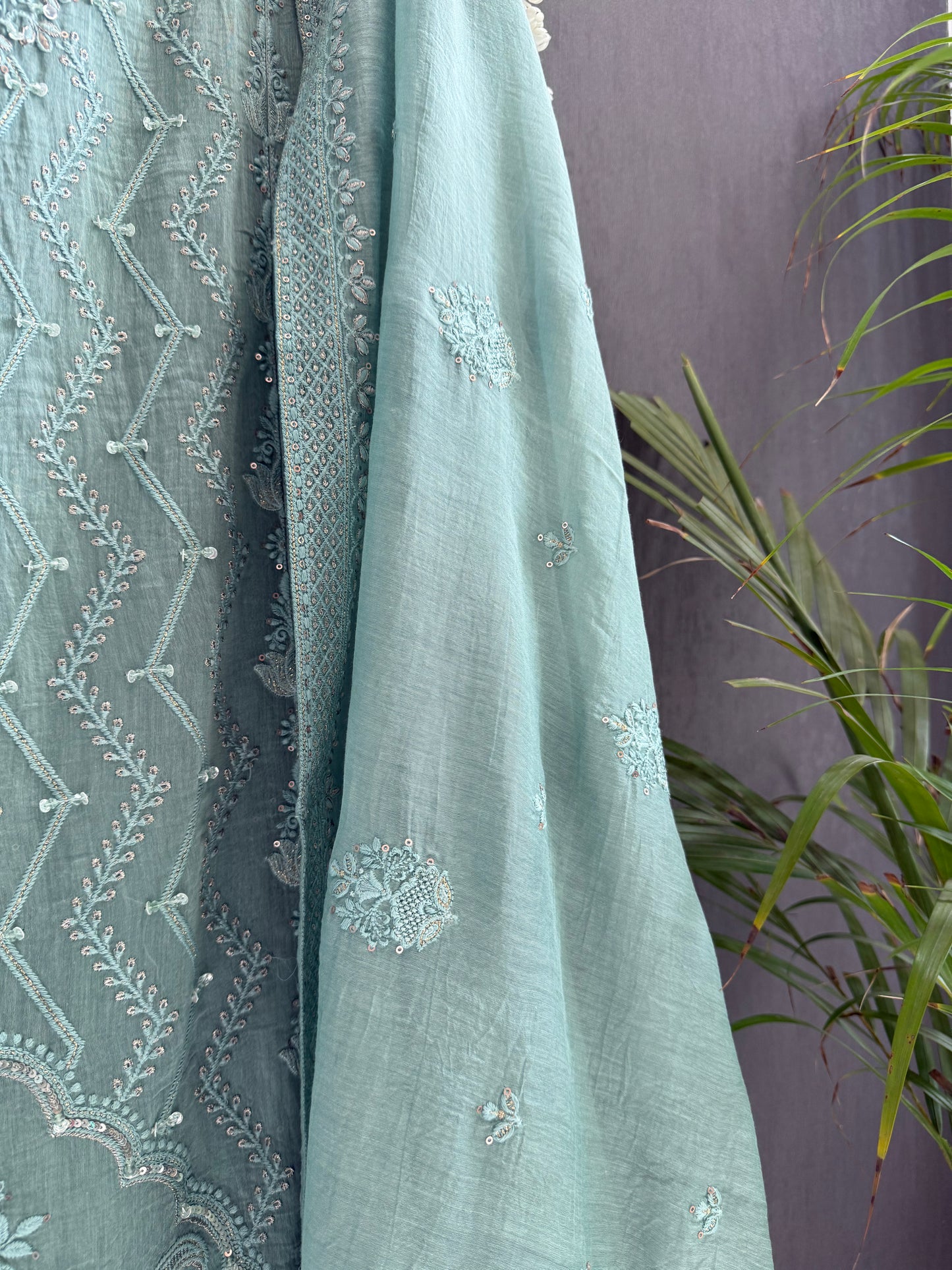 Luxurious Mul chanderi lucknowi bouquet suit