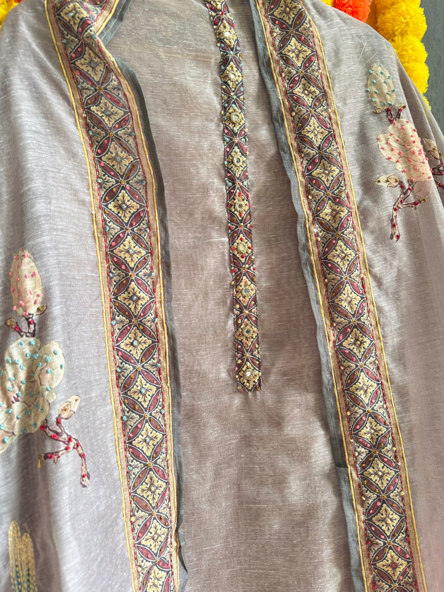 Pure linen swans frenchknot kantha work suit